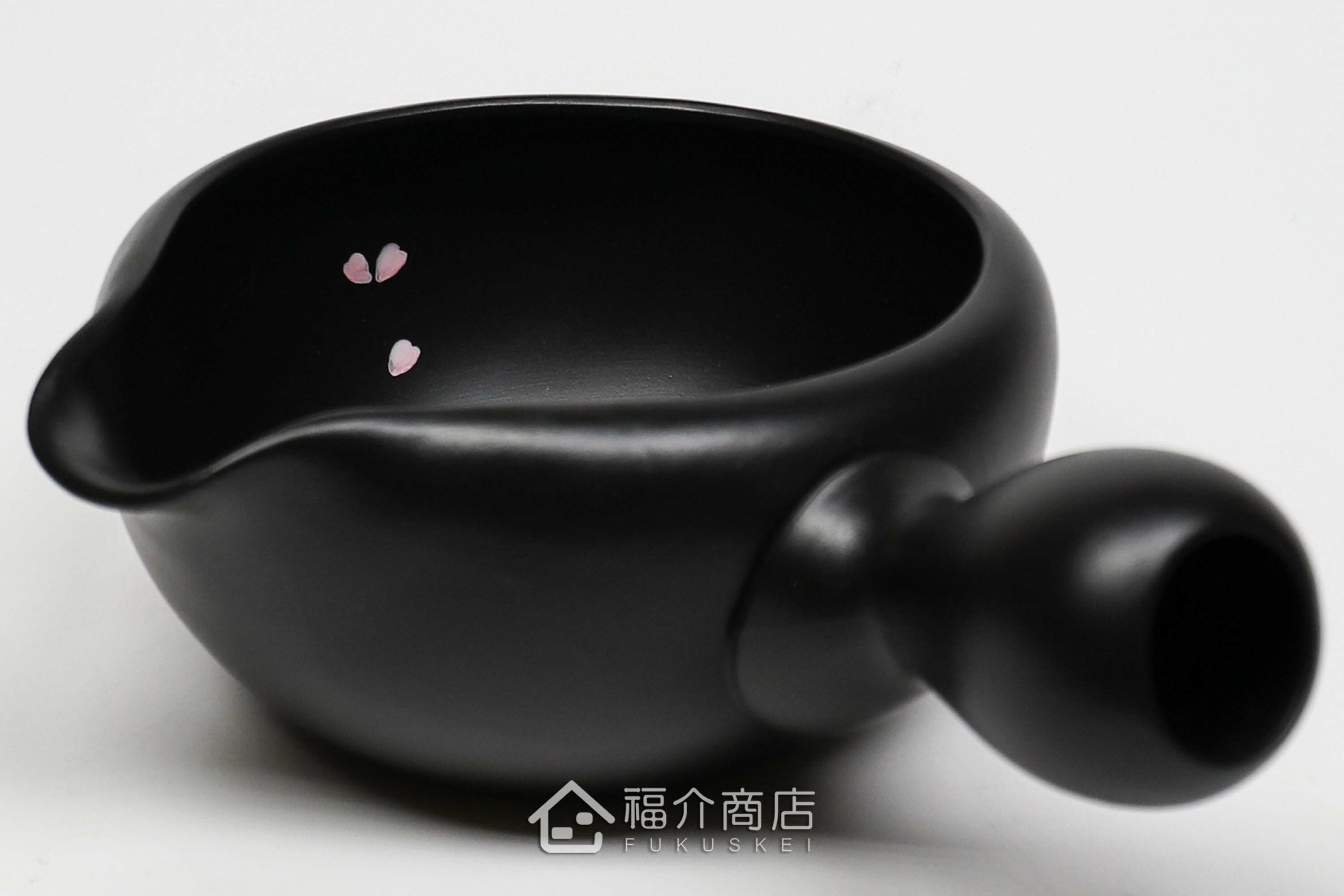 泡茶時將茶水分別倒入杯子的分茶壺