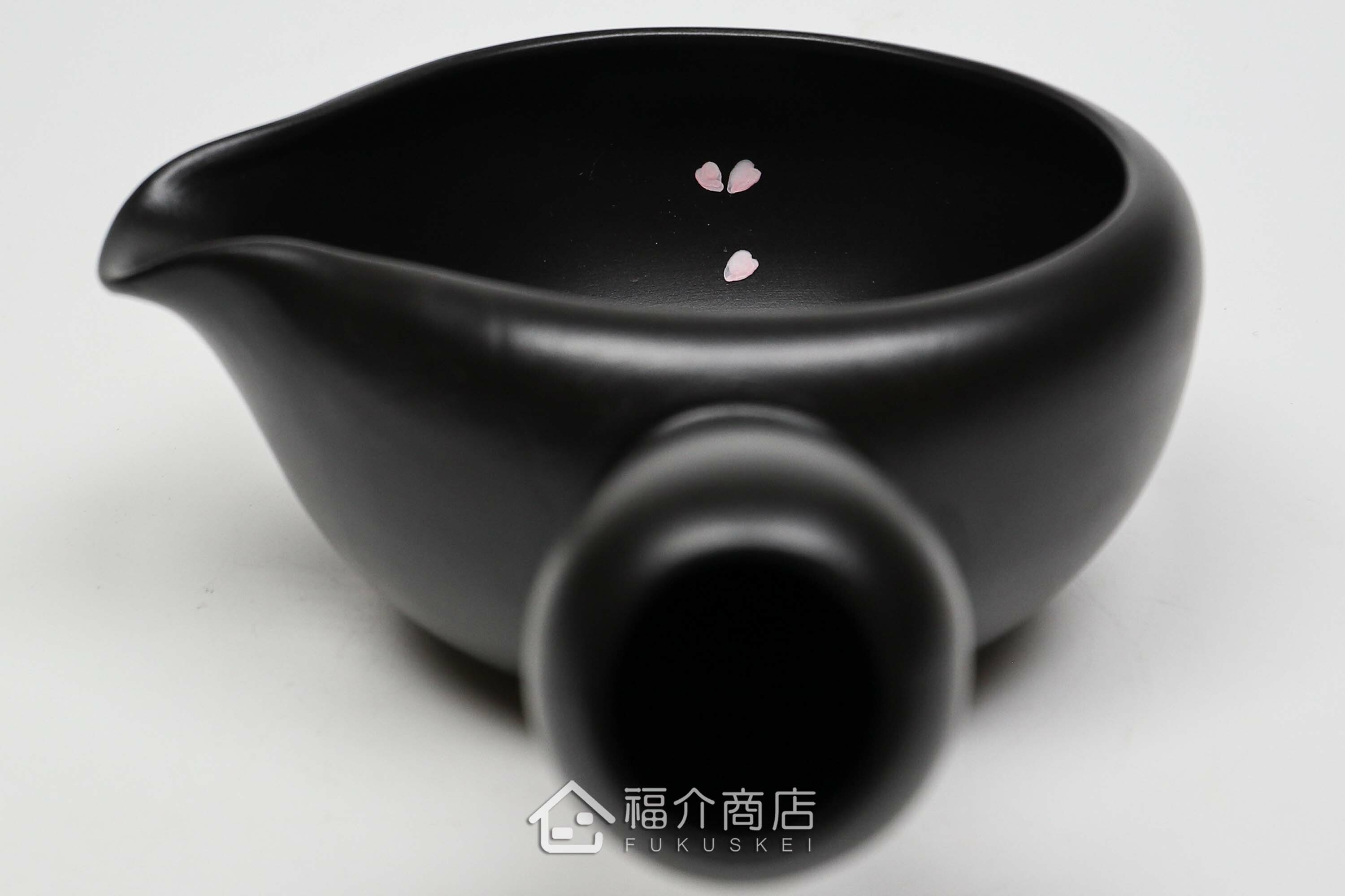 泡茶時將茶水分別倒入杯子的分茶壺