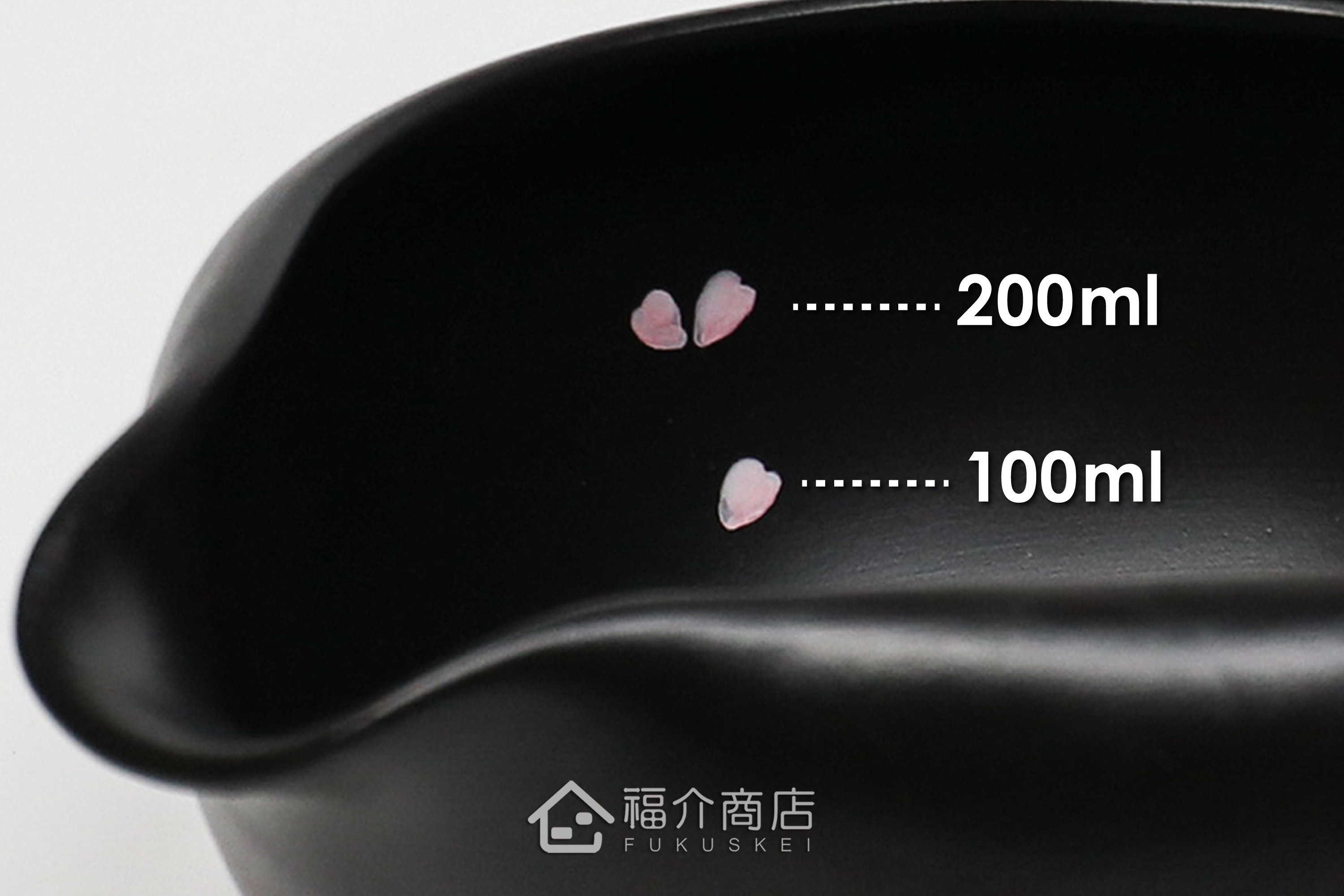 泡茶時將茶水分別倒入杯子的分茶壺