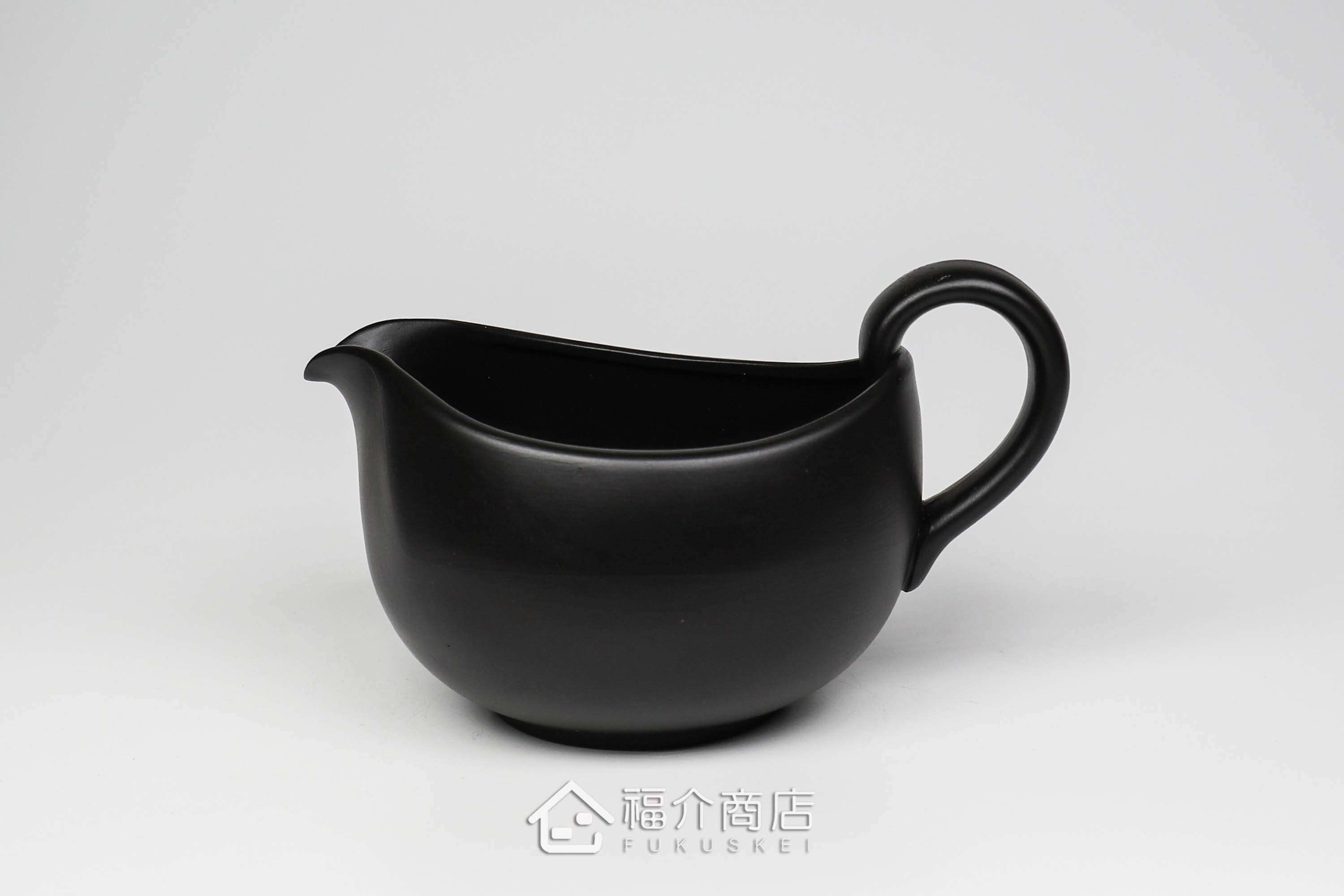 泡茶時將茶水分別倒入杯子的分茶壺