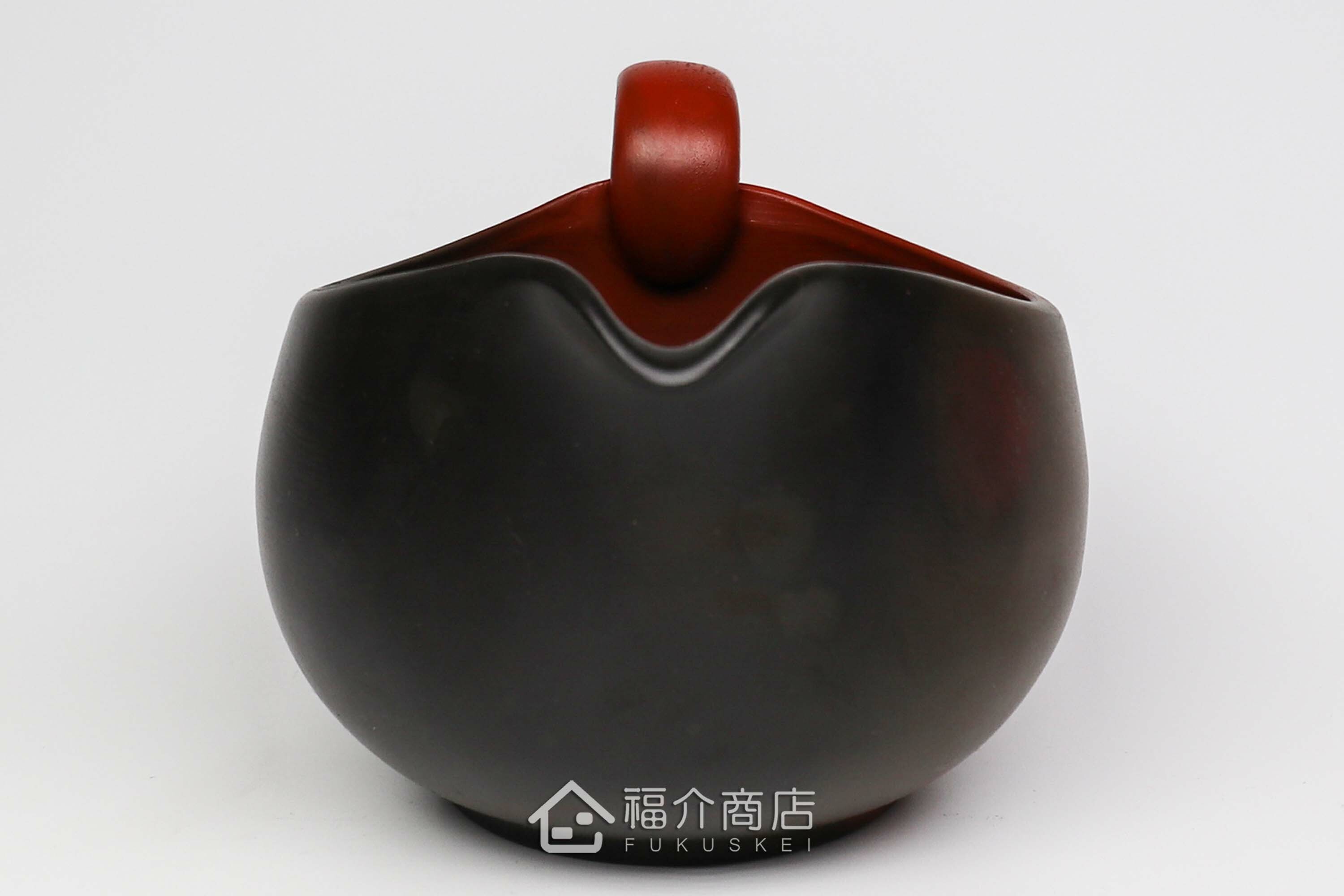 泡茶時將茶水分別倒入杯子的分茶壺