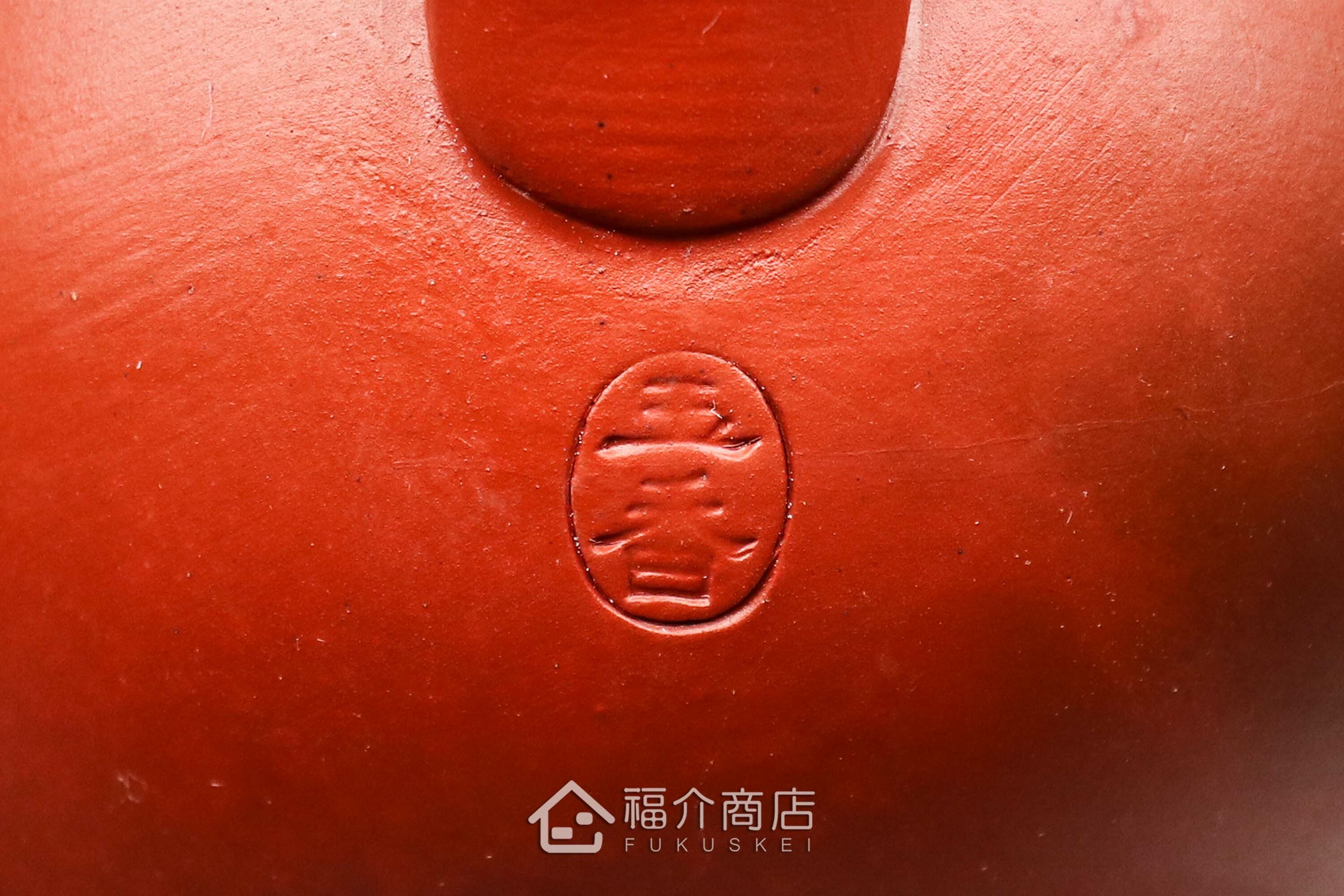 泡茶時將茶水分別倒入杯子的分茶壺