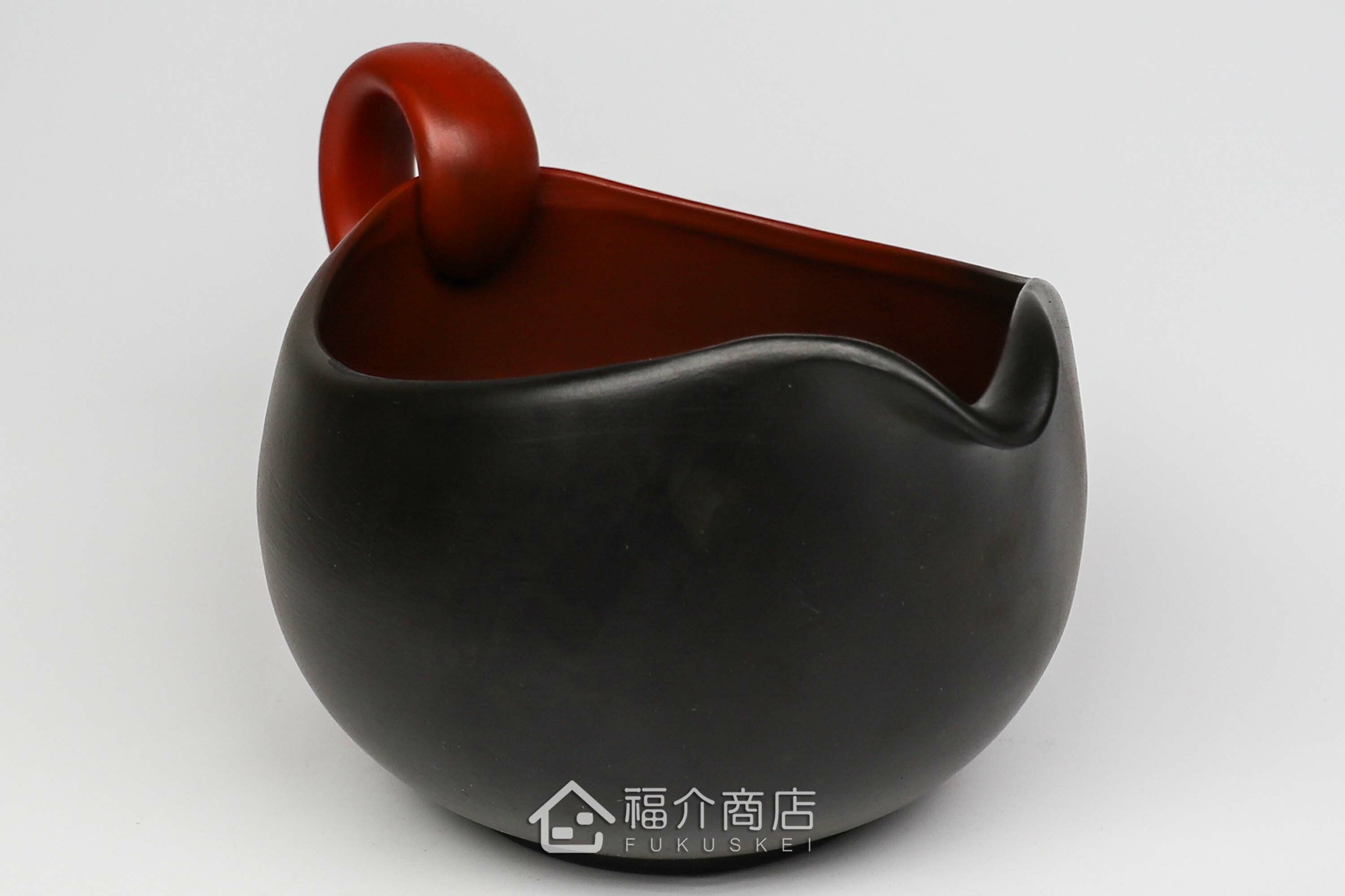 泡茶時將茶水分別倒入杯子的分茶壺