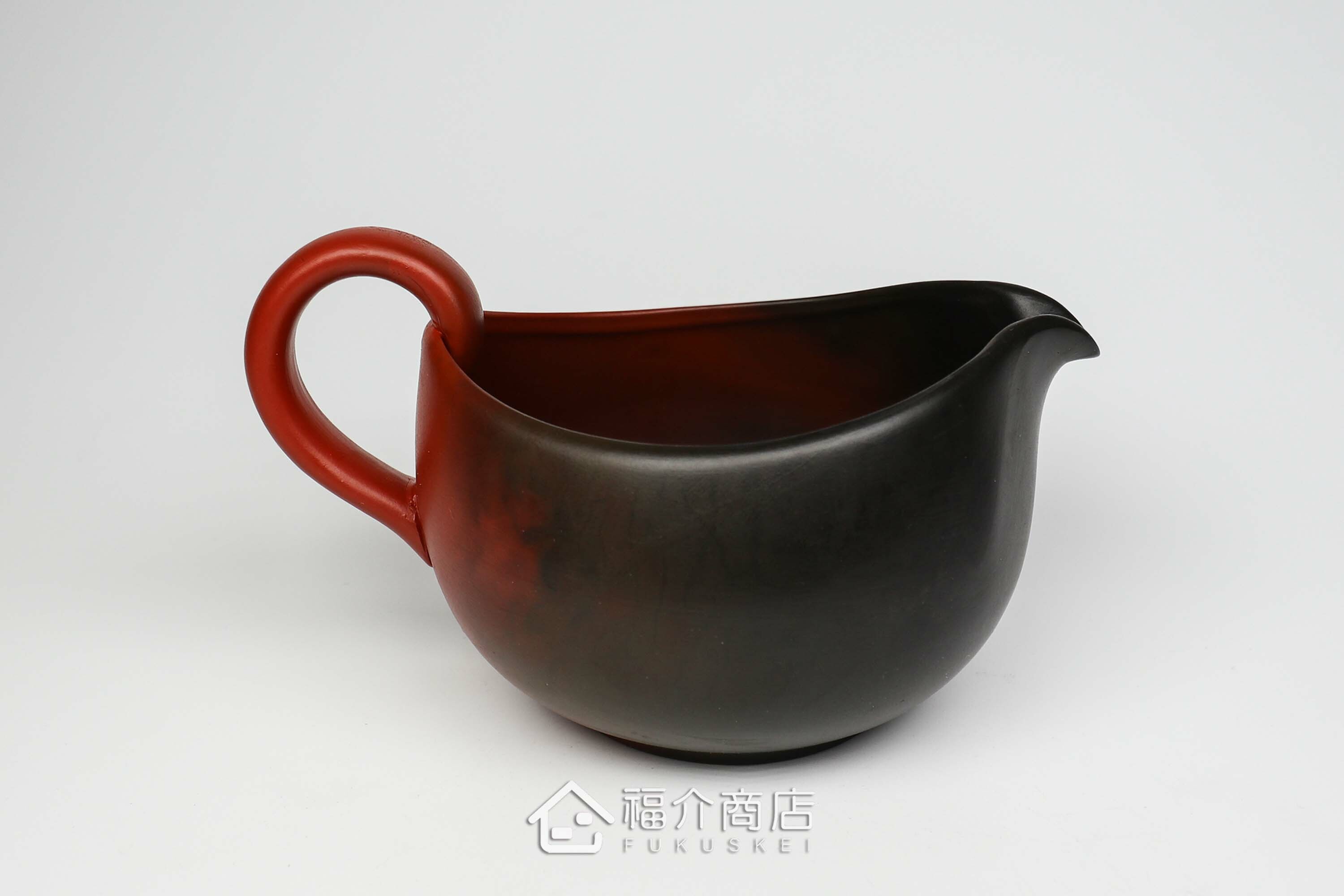 泡茶時將茶水分別倒入杯子的分茶壺