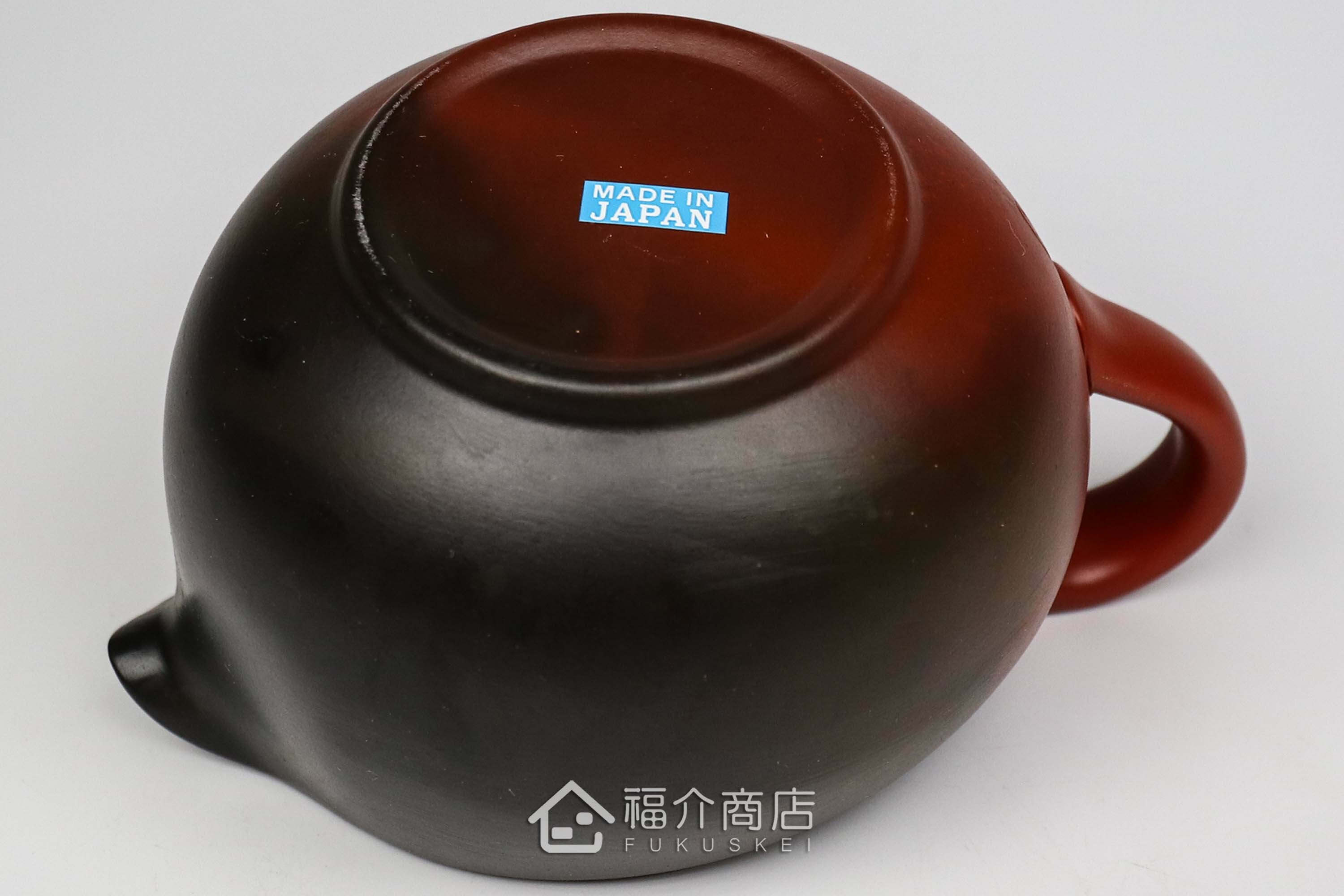 泡茶時將茶水分別倒入杯子的分茶壺