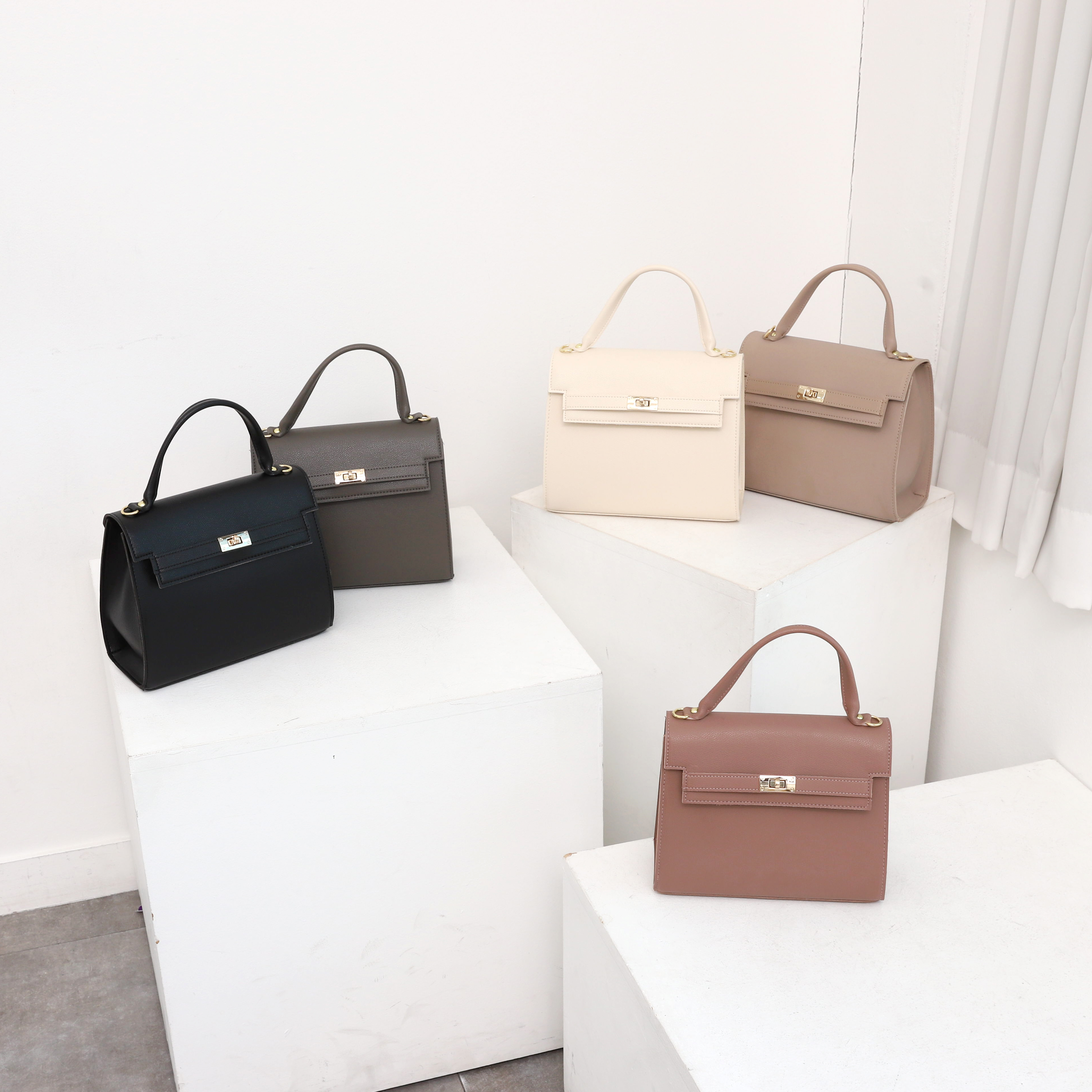 💼 ||A52||少女圓金扣磁石扣小手袋