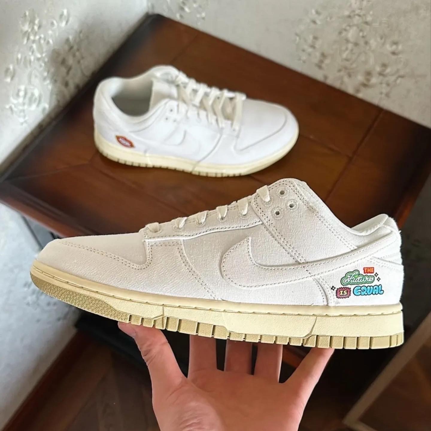 NIKE DUNK LOW 復古白 刷舊底 奶油白 牛奶糖 卡通圖案 女鞋 FD0868-133 / 預購