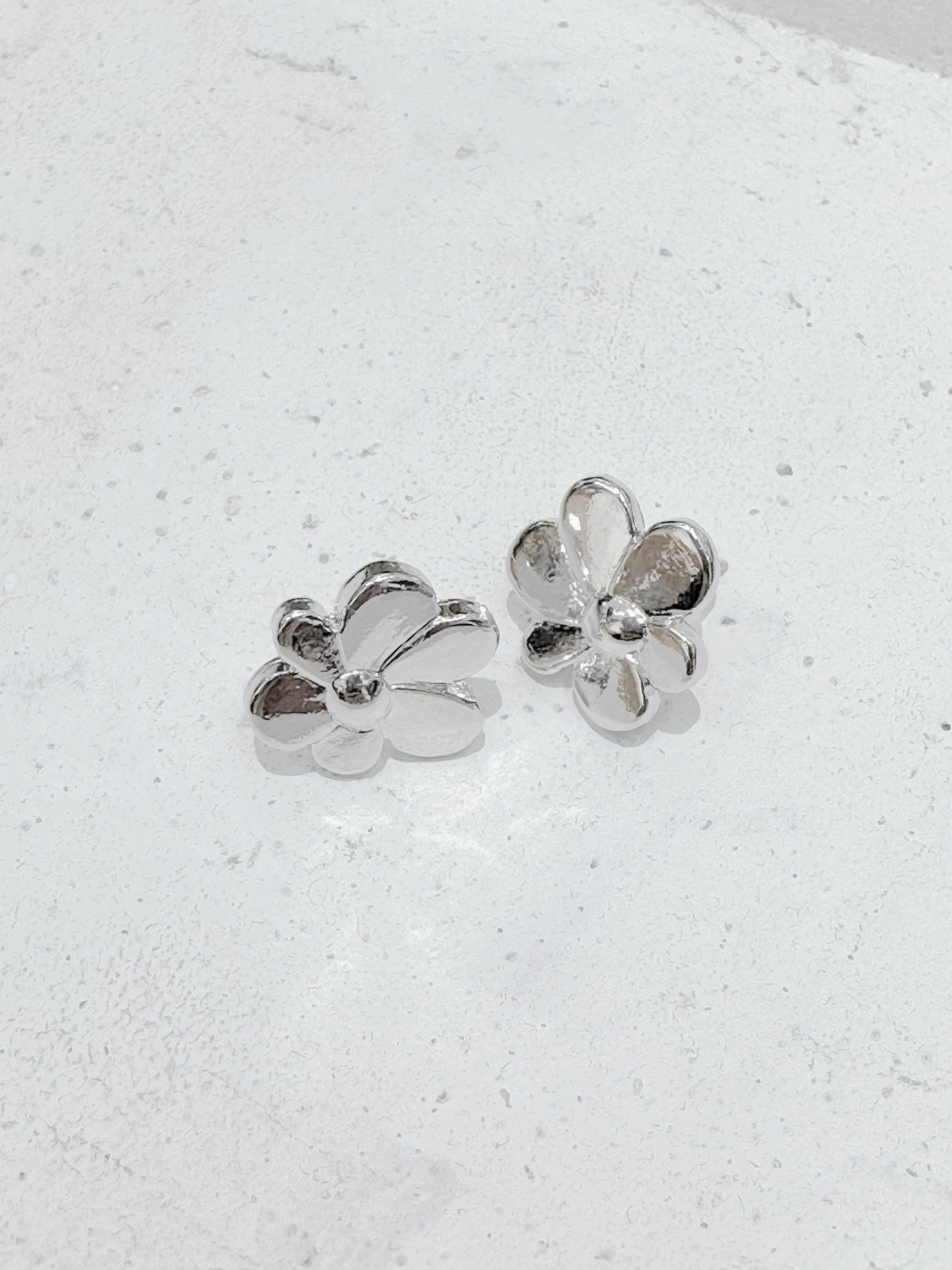 925純銀六片不規則花花耳環