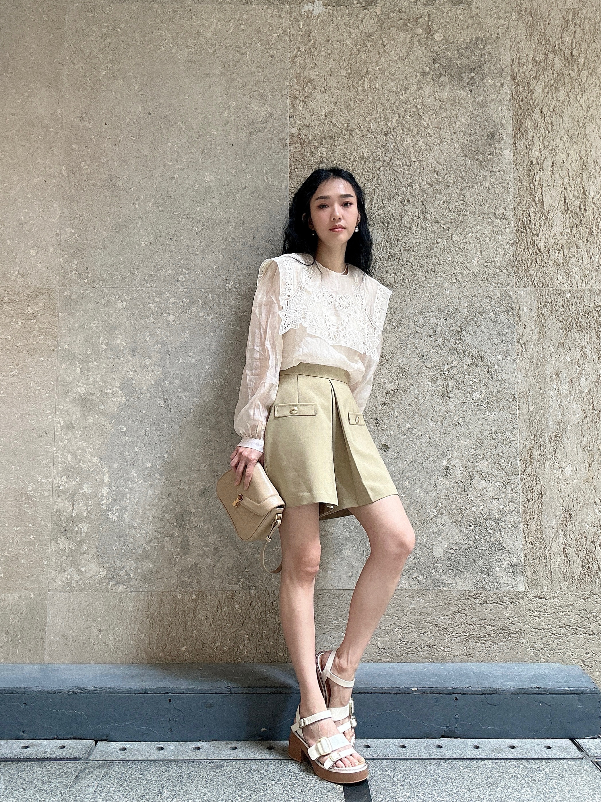 通花娃娃領薄紗上衣（現貨款式）