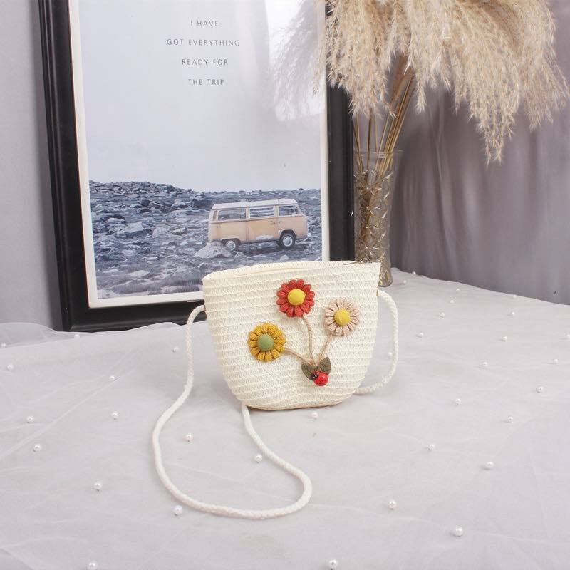 A247WE_SS23_C🐞🌻白色甲蟲花花針織斜孭袋(pre-order)