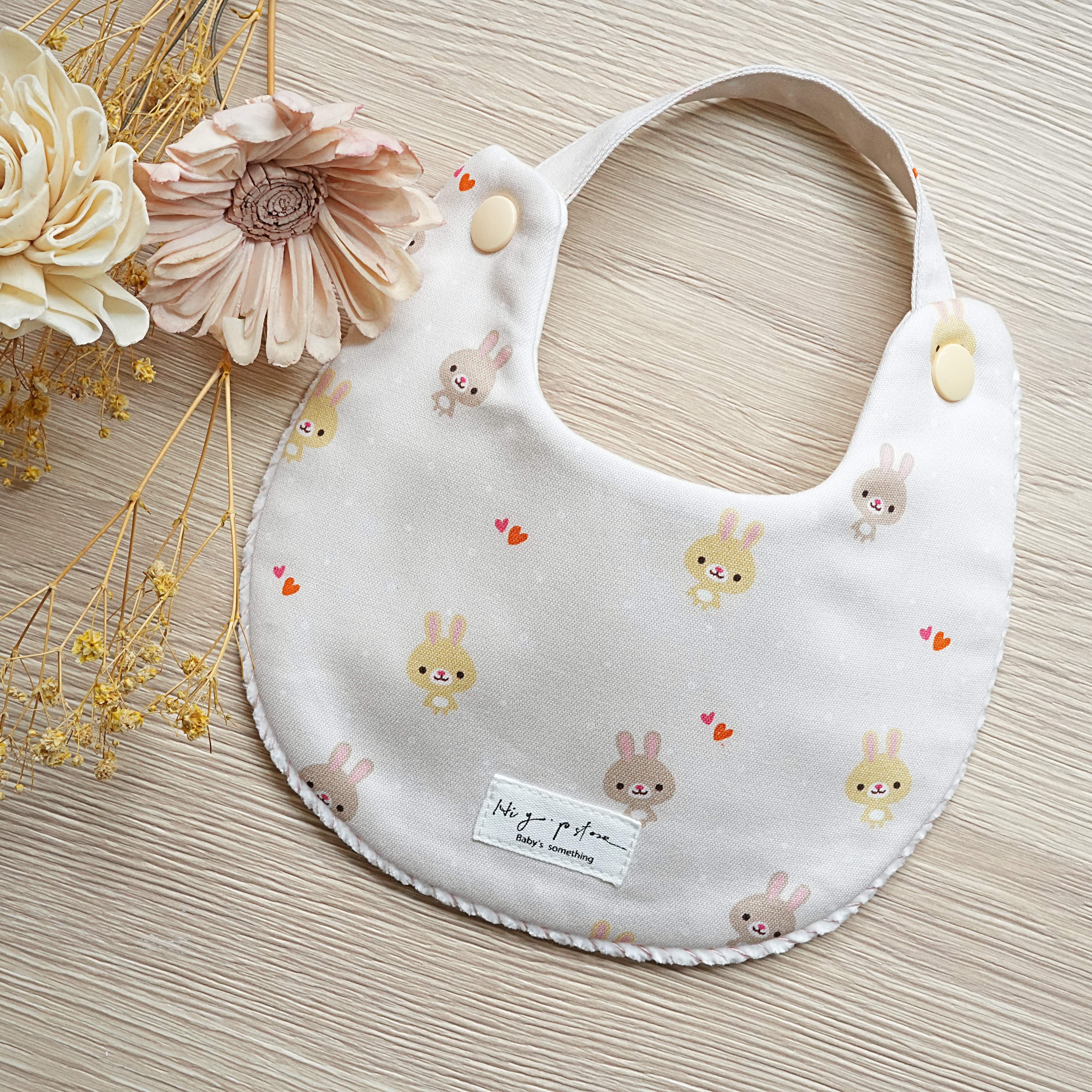 Hi Y.P store-手作圍兜-獨家設計款-心戀兔兔