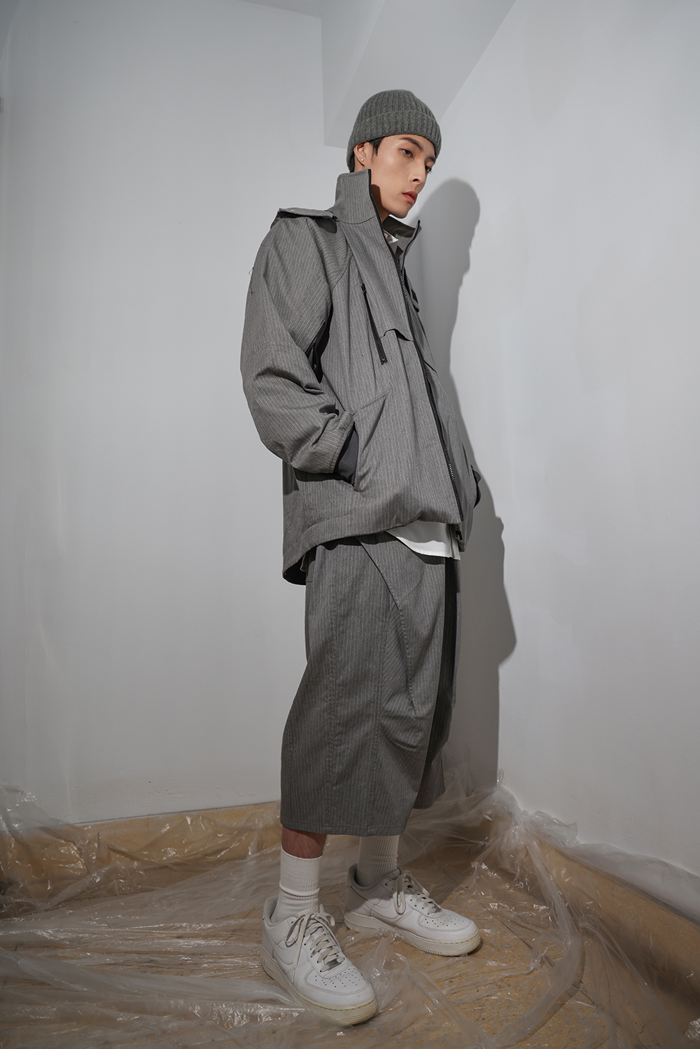 活片剪接七分褲-灰條紋