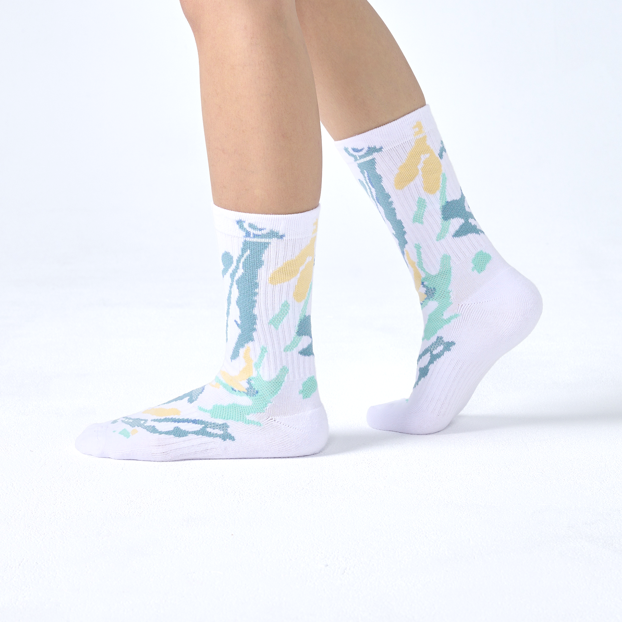 Flow 抗菌機能運動中筒襪〈白〉