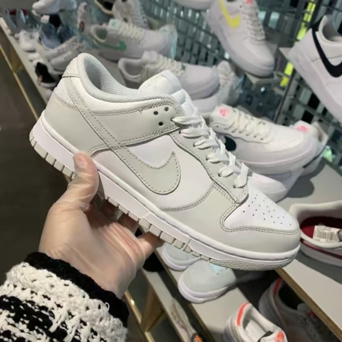 Nike Dunk Low “Photon Dust” 灰白 女款 DD1503-103