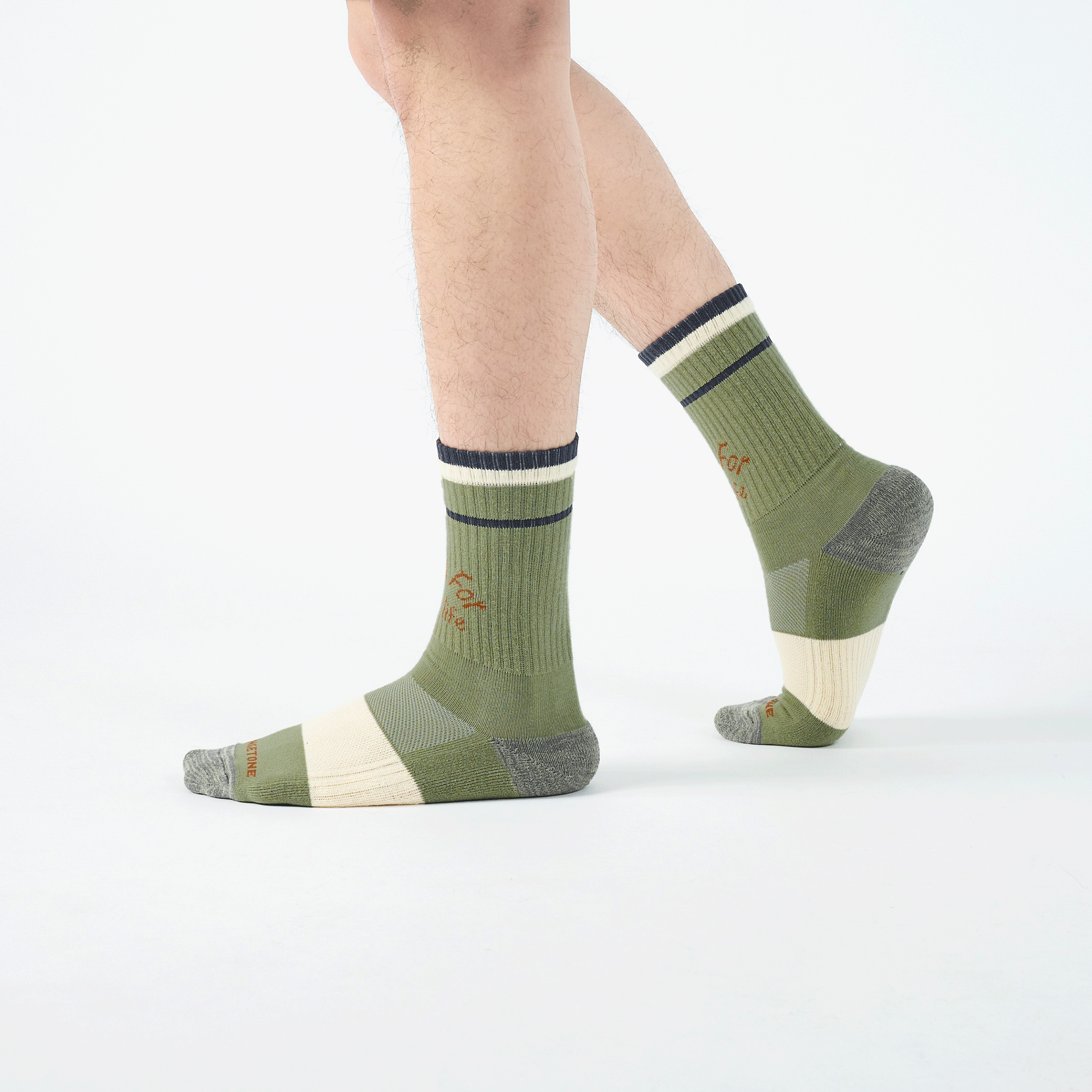 奧利奧抗菌運動中筒襪〈軍綠〉