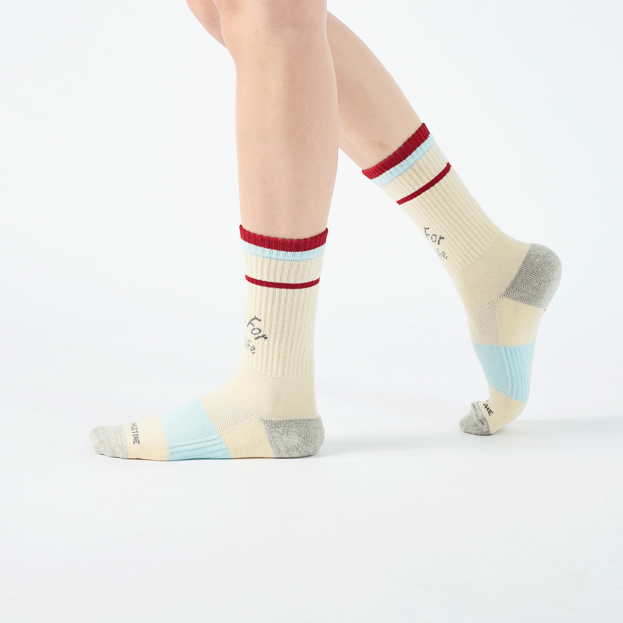 奧利奧抗菌運動中筒襪〈米色〉