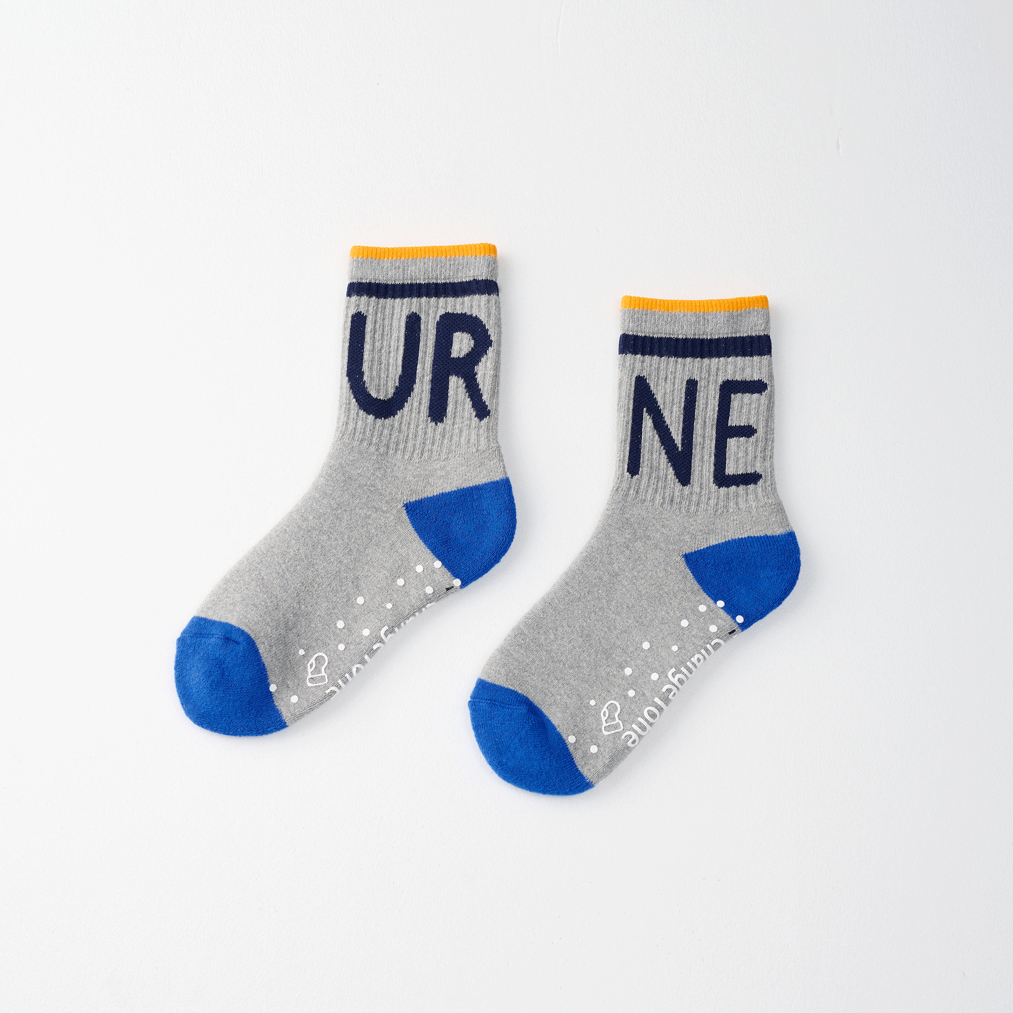 Your Tone抗菌運動中筒襪〈灰/兒童款〉