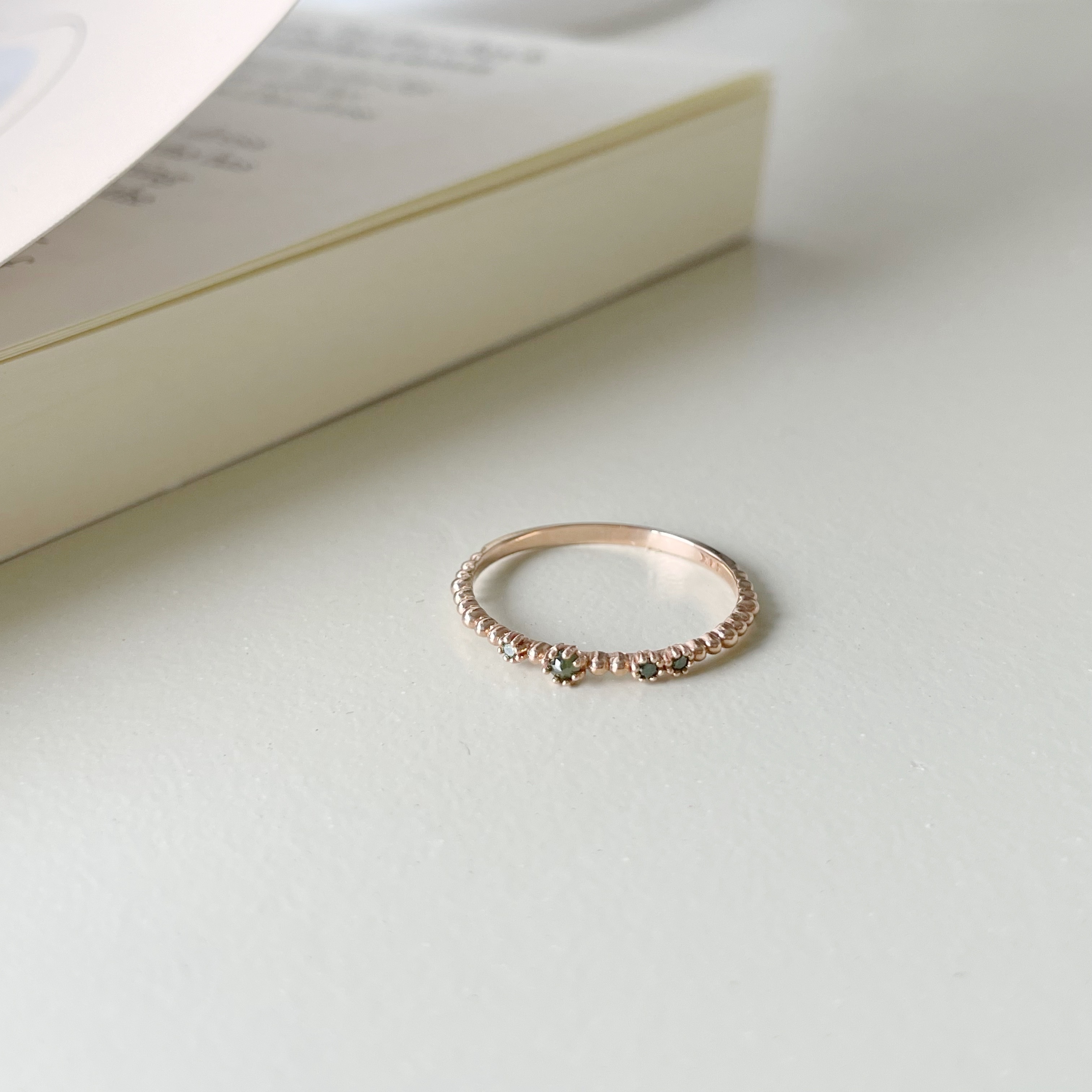 14K小花點點藍綠鑽戒指