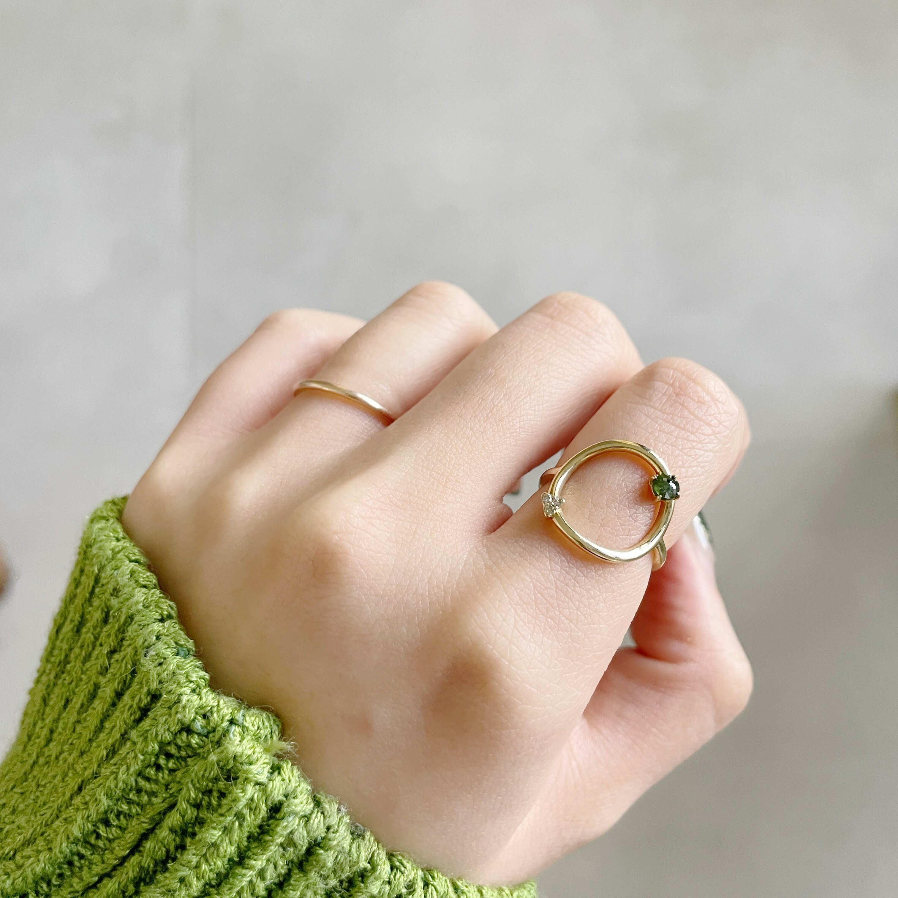 14K Curved簍空圓形藍鑽原礦戒指