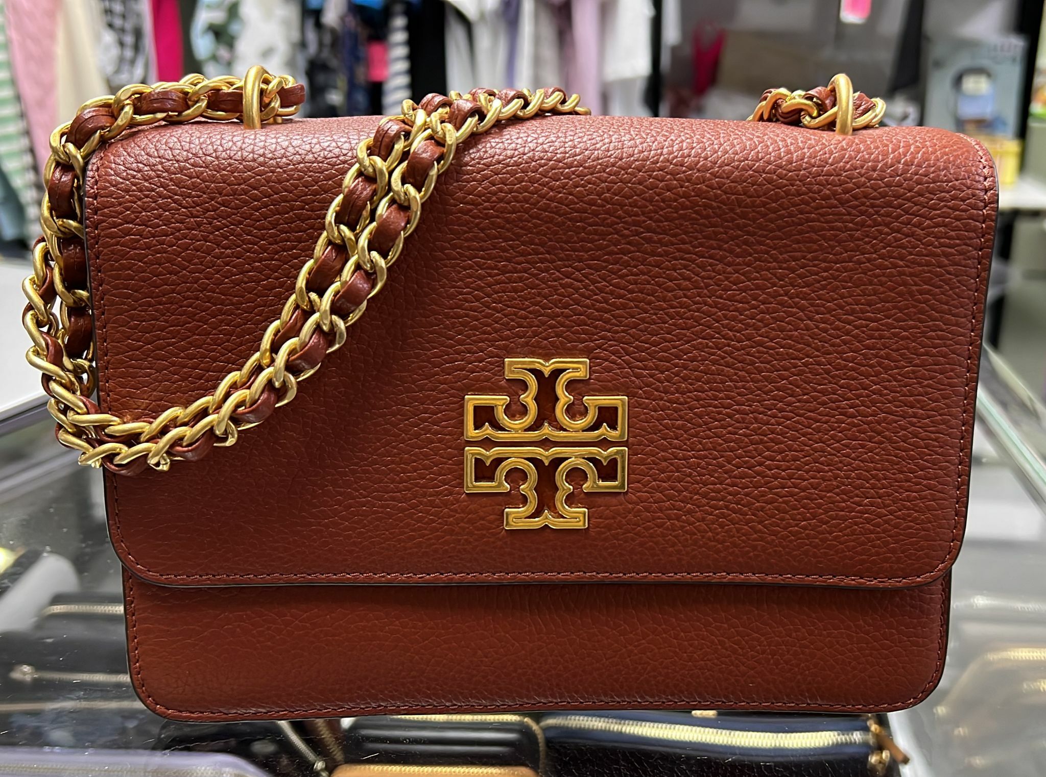 [S] TORY BURCH BRITTEN SMALL ADJUSTABLE SHOULDER BAG, SUMAC, 73505-641 (STB131)