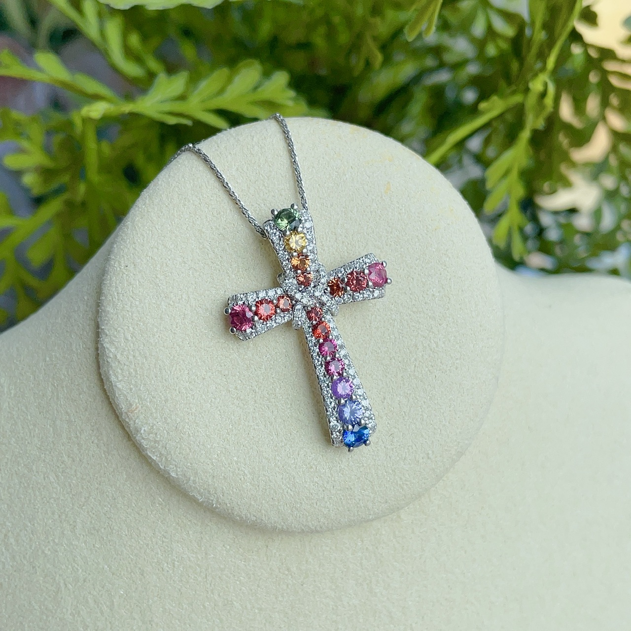 18K金彩虹藍寶石鑽石吊墜-十字架
