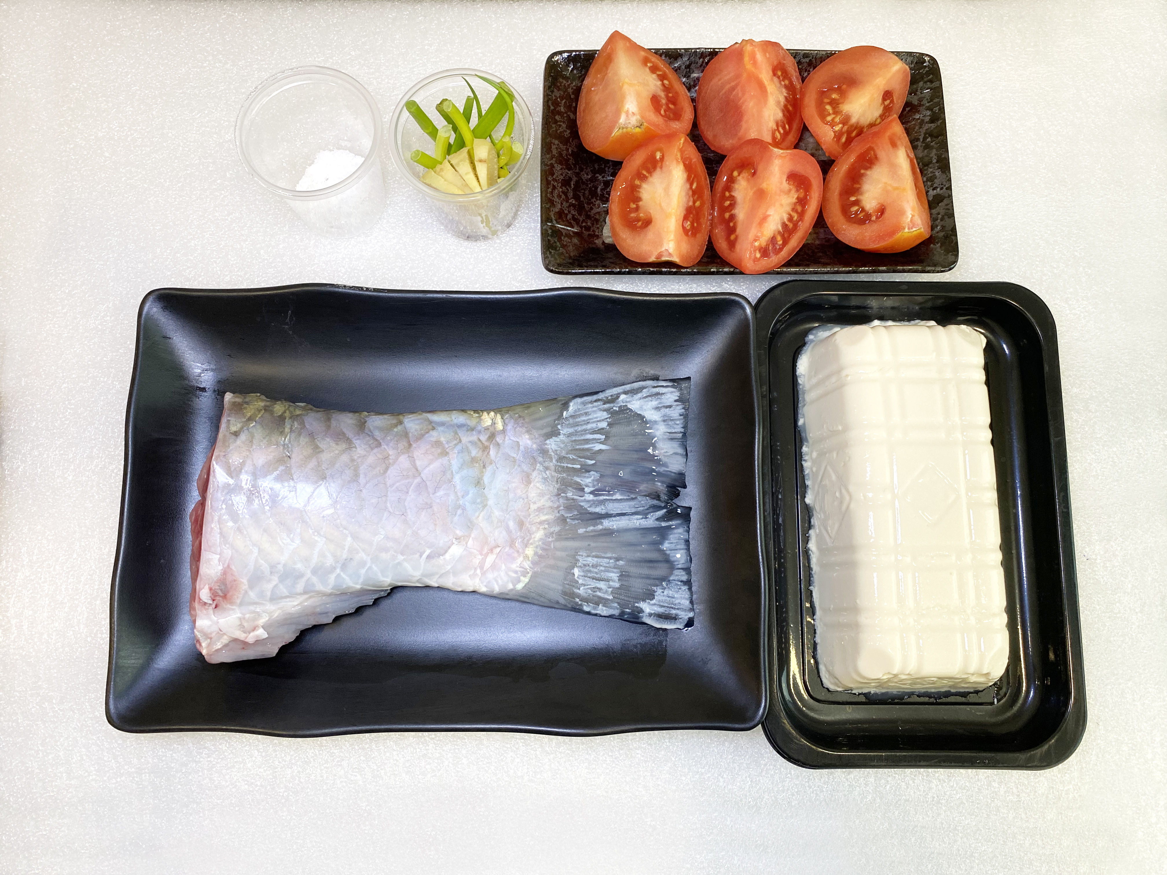 餸菜包：鮮茄豆腐魚尾湯