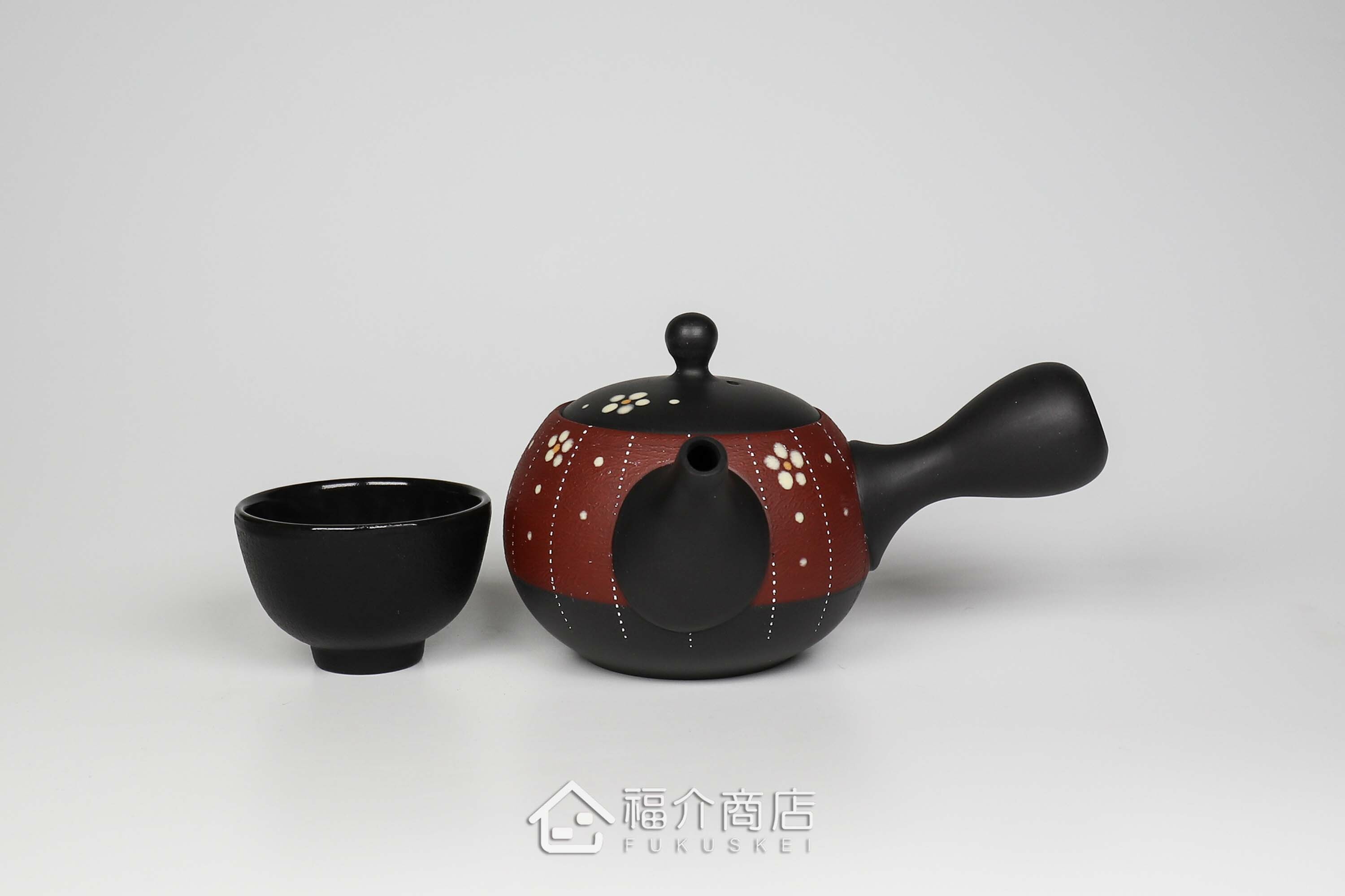 泡茶用的日本陶瓷茶壺