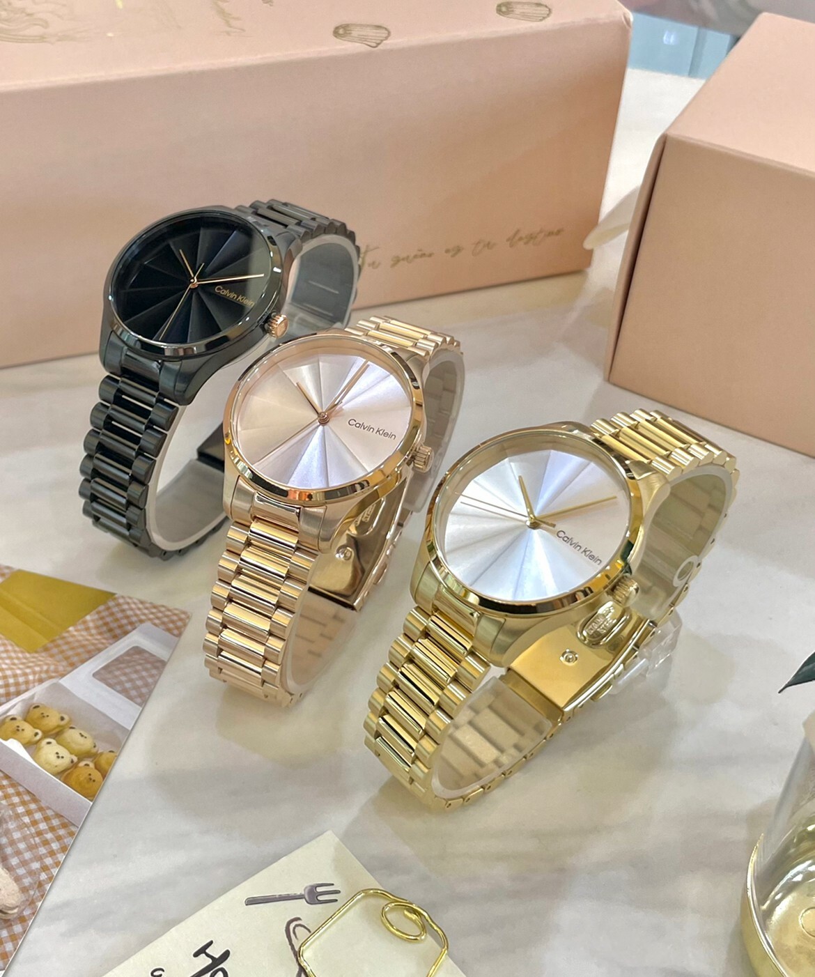 【CALVIN KLEIN】太陽紋光璨鍊帶手錶 CK25200231(玫瑰金色) / CK25200232(金色) / CK25200233(黑色) 35mm 現代鐘錶