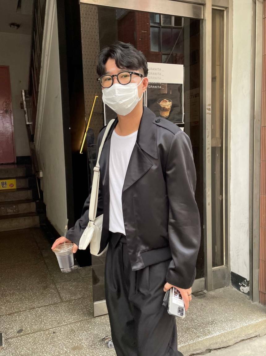 (韓國限時特價)隱藏扣短版風衣緞面夾克