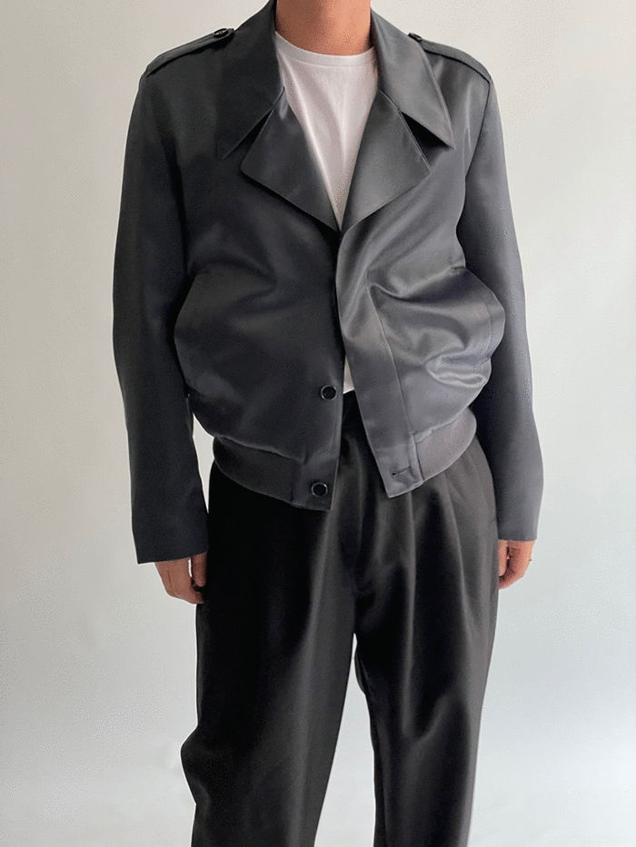 (韓國限時特價)隱藏扣短版風衣緞面夾克