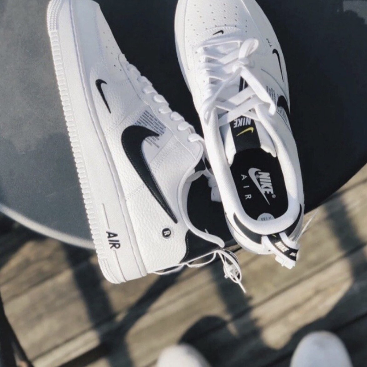 <快速出貨>Nike Air Force 1 Utility (GS) 小勾標語白黑