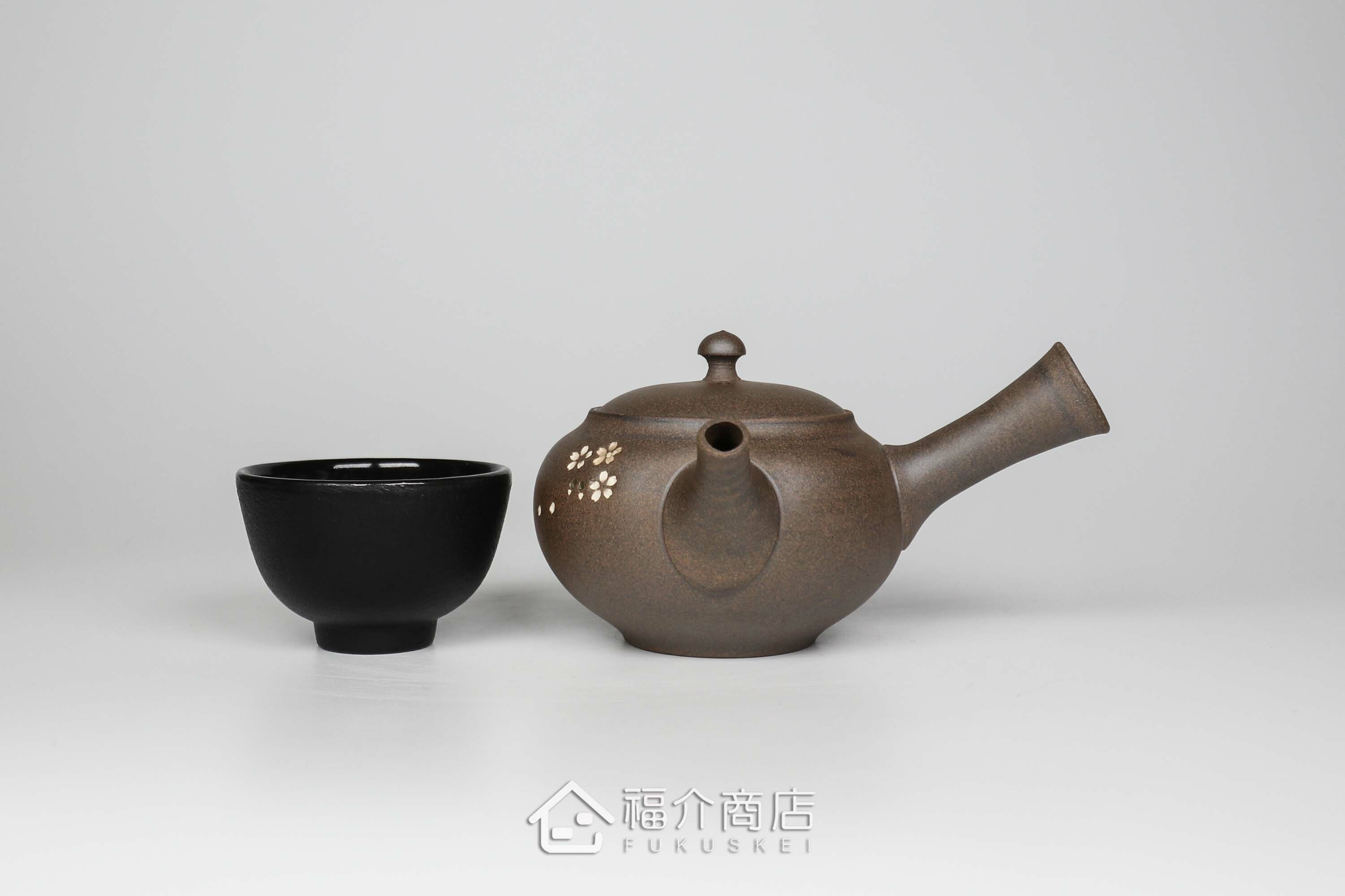 泡茶用的日本陶瓷茶壺