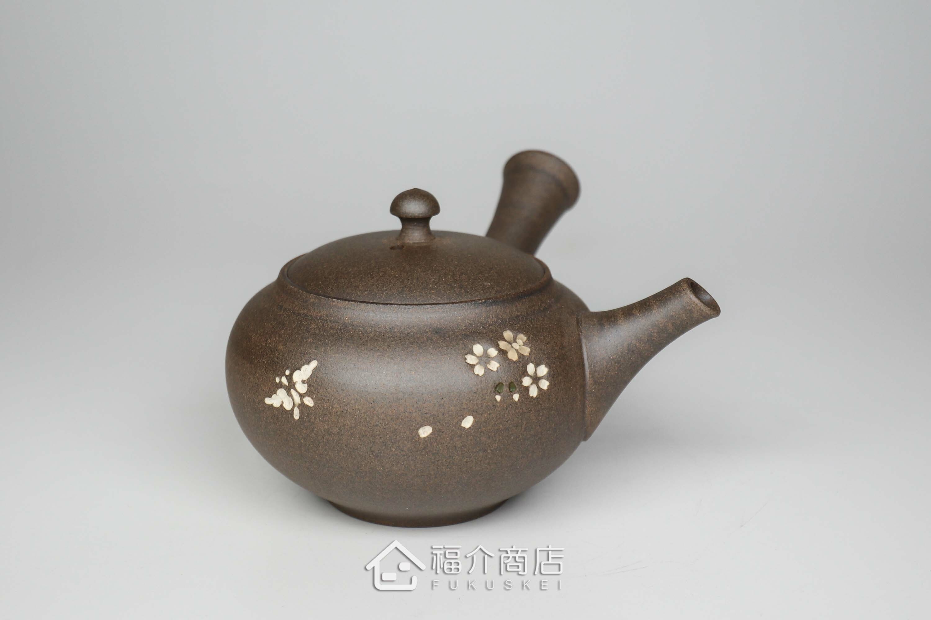 泡茶用的日本陶瓷茶壺