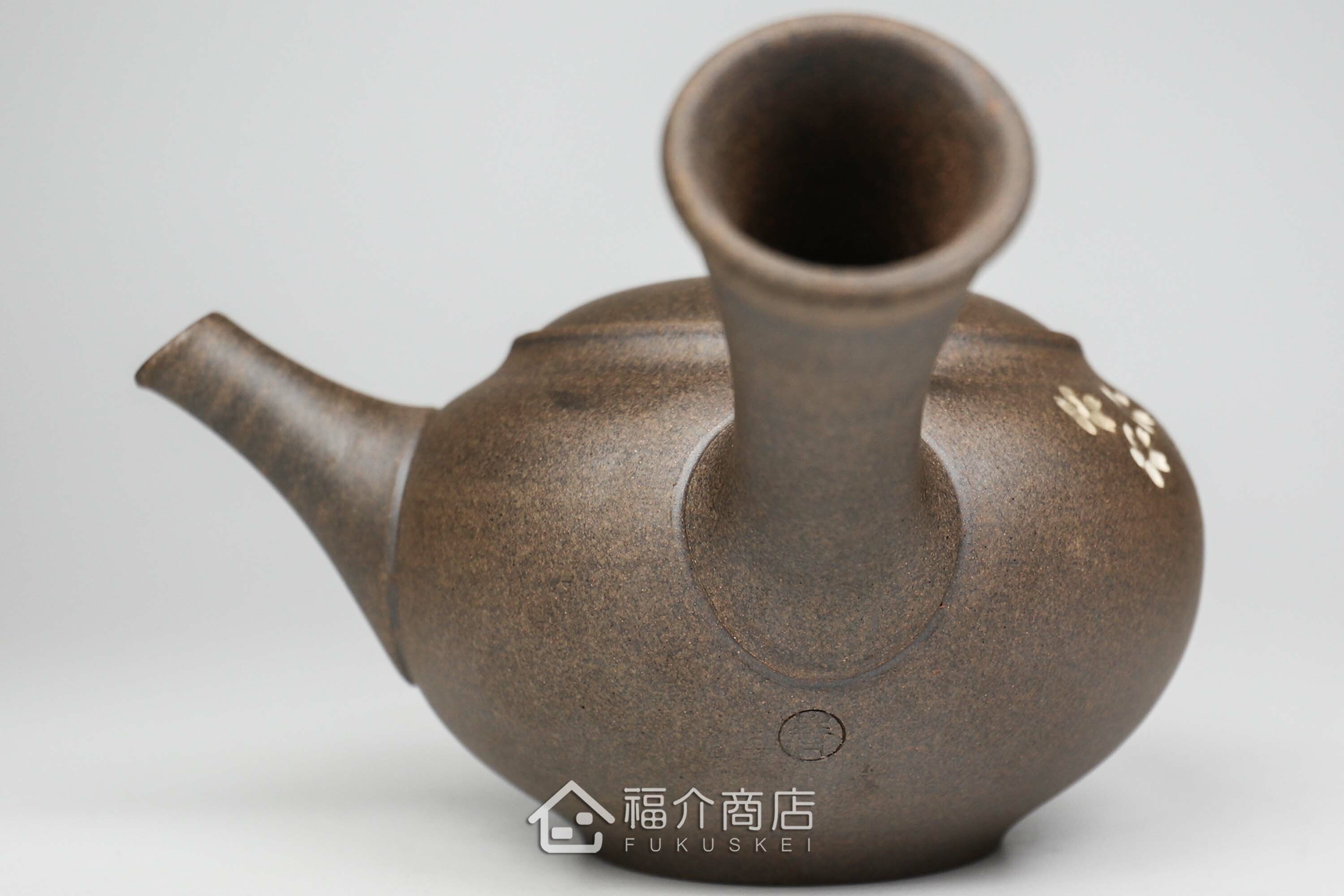 泡茶用的日本陶瓷茶壺