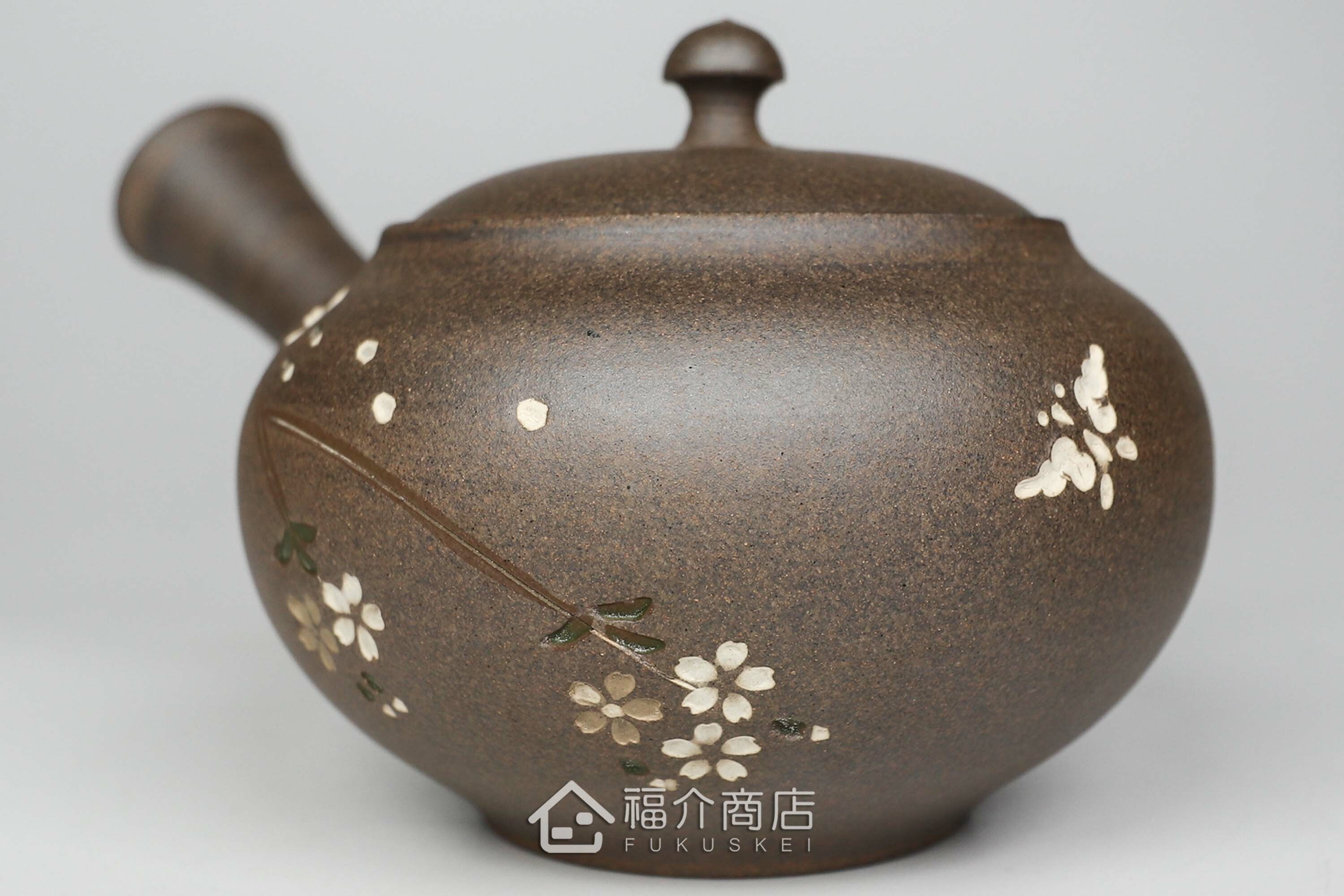 泡茶用的日本陶瓷茶壺