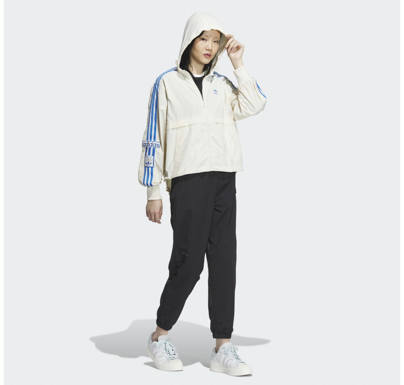 Adidas 連帽風衣外套 大口袋 防風拉鍊 春夏新款 白底藍條 IL6499 MAR-