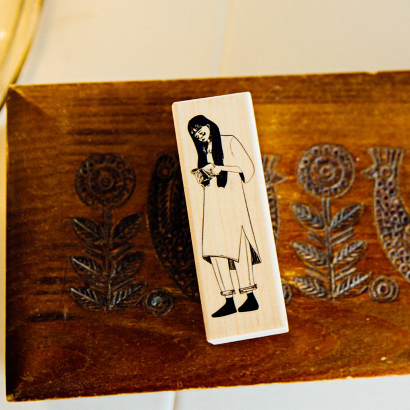 la dolce vita Wooden Stamp－Reading Girl (Taiwanese Stationery Brand)