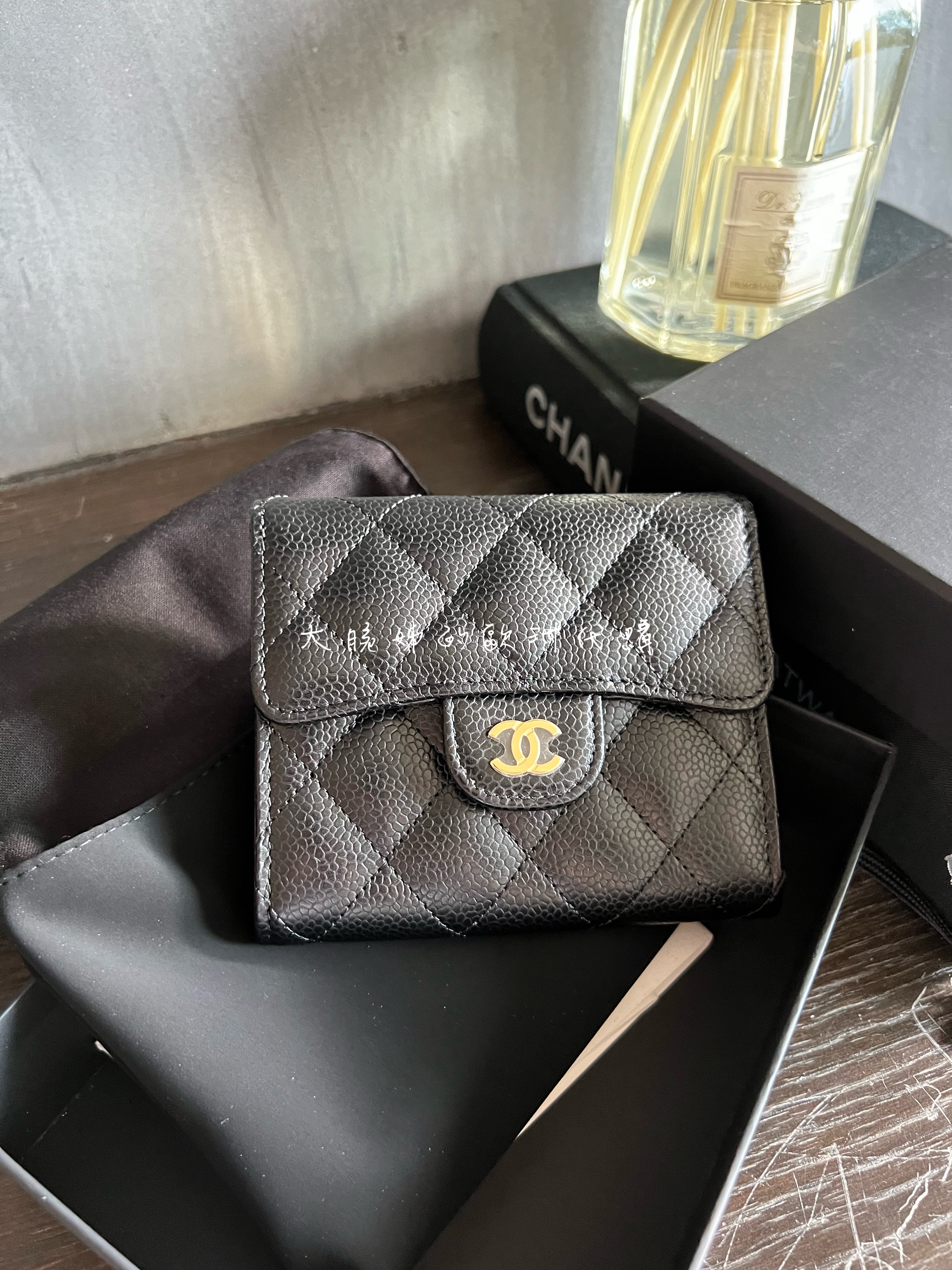 CHANEL 黑色經典短夾