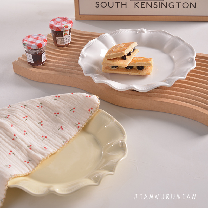 《1822》法式浮雕荷葉邊奶油盤子