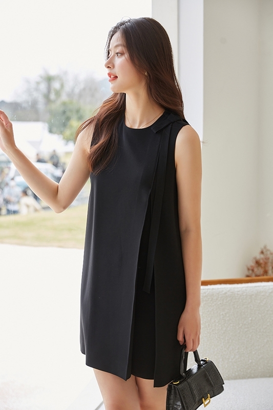 單肩蝴蝶結傘版洋裝 黑色