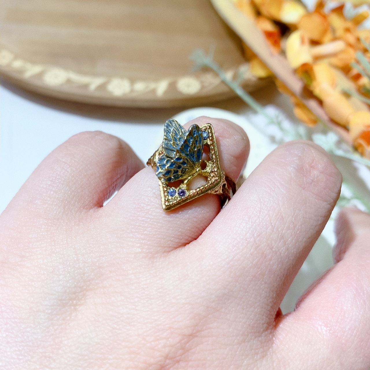 月光下飛舞的蝴蝶戒指