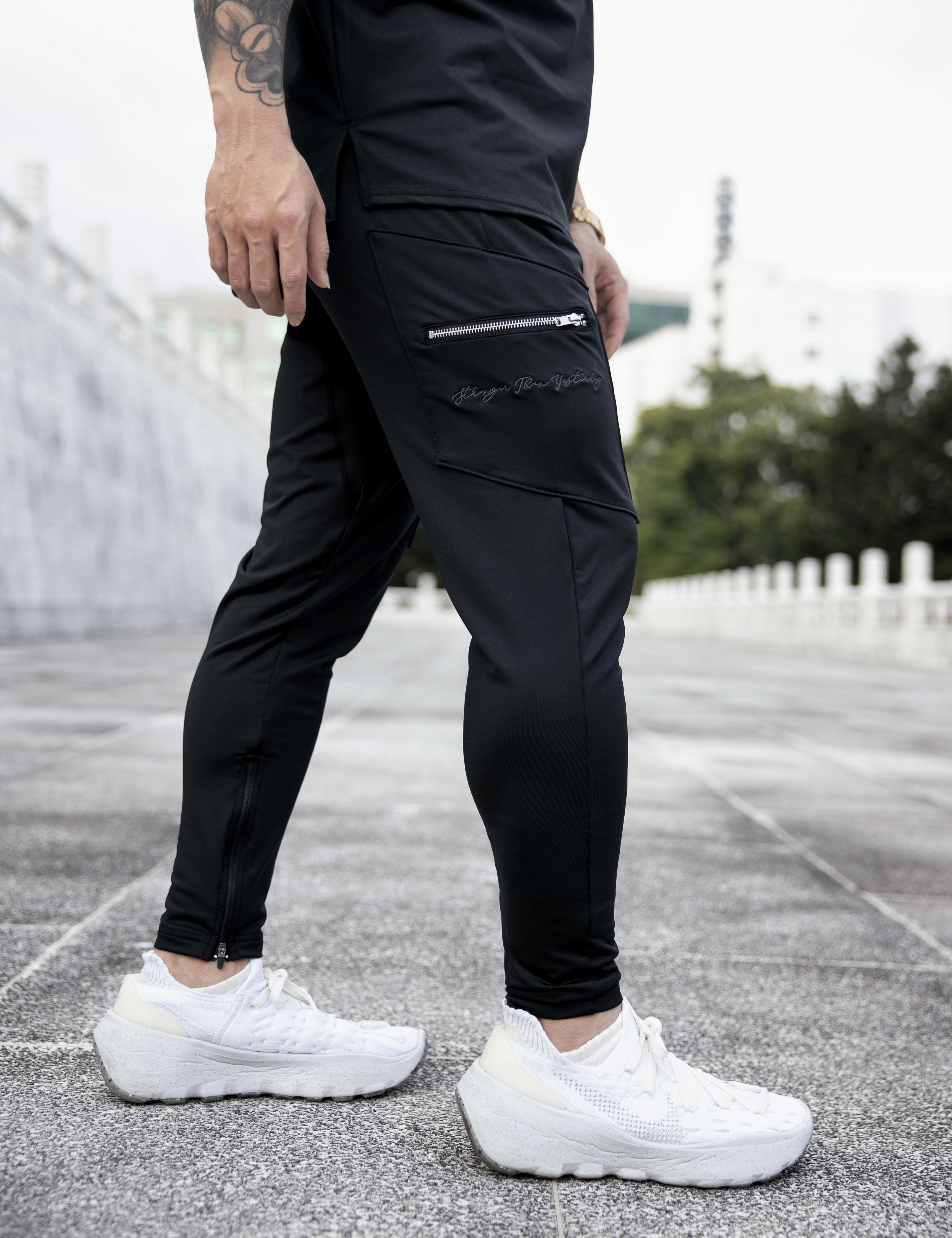 Zipper - Cargo Joggers - Black