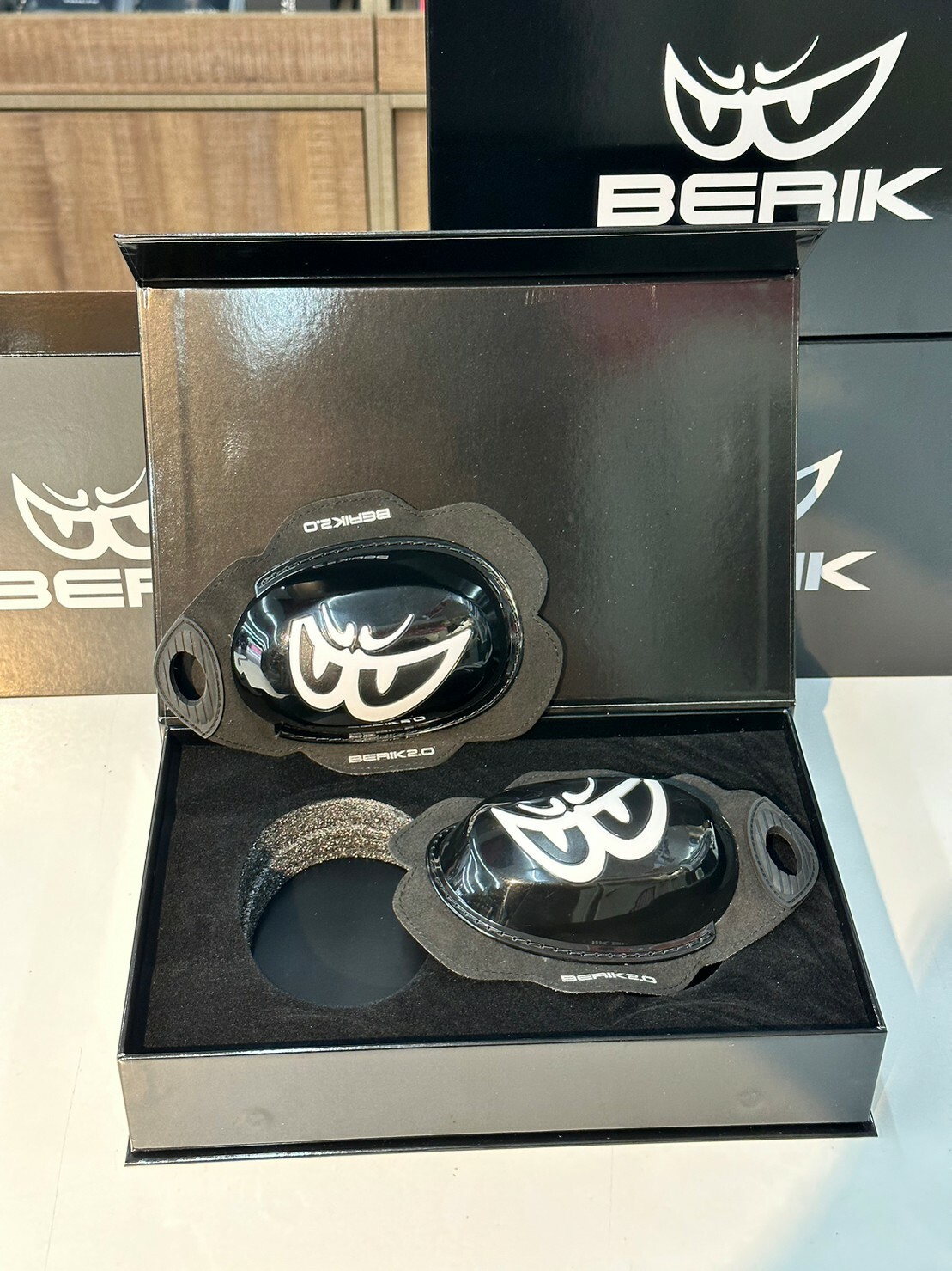 BERIK P-104-BK 黑色 KNEE SLIDERS 滑塊