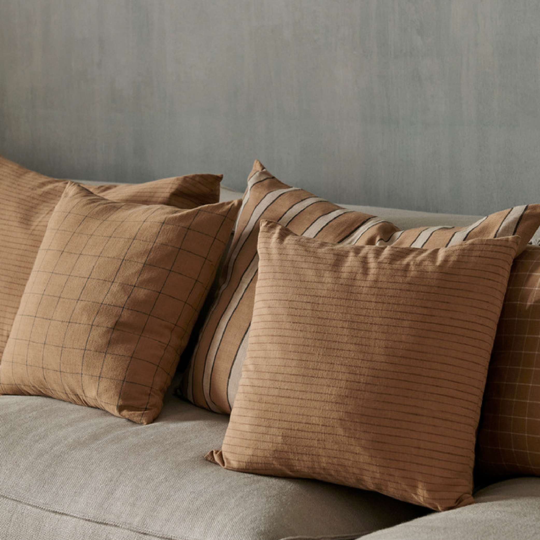 棕咖 / 正方抱枕 by Ferm Living