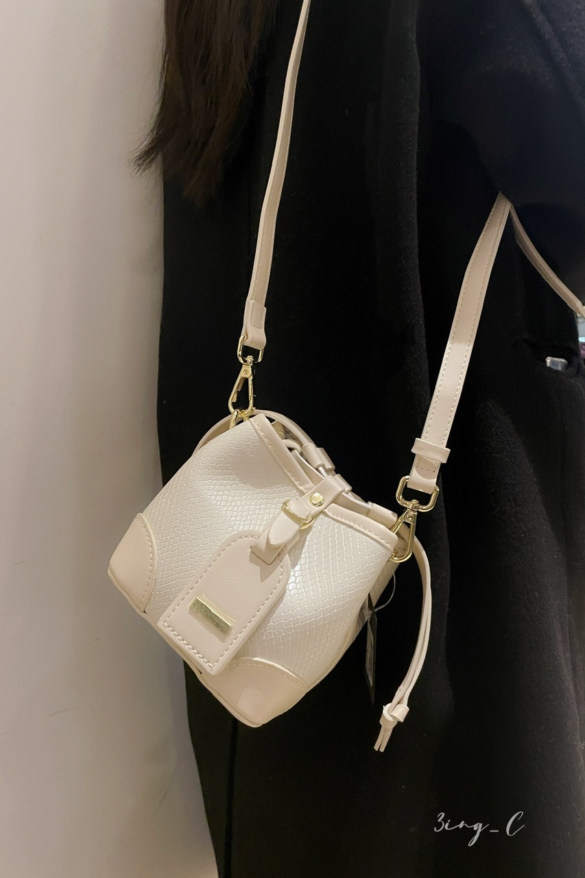 韓國連線-推薦款小清新皮革水桶包