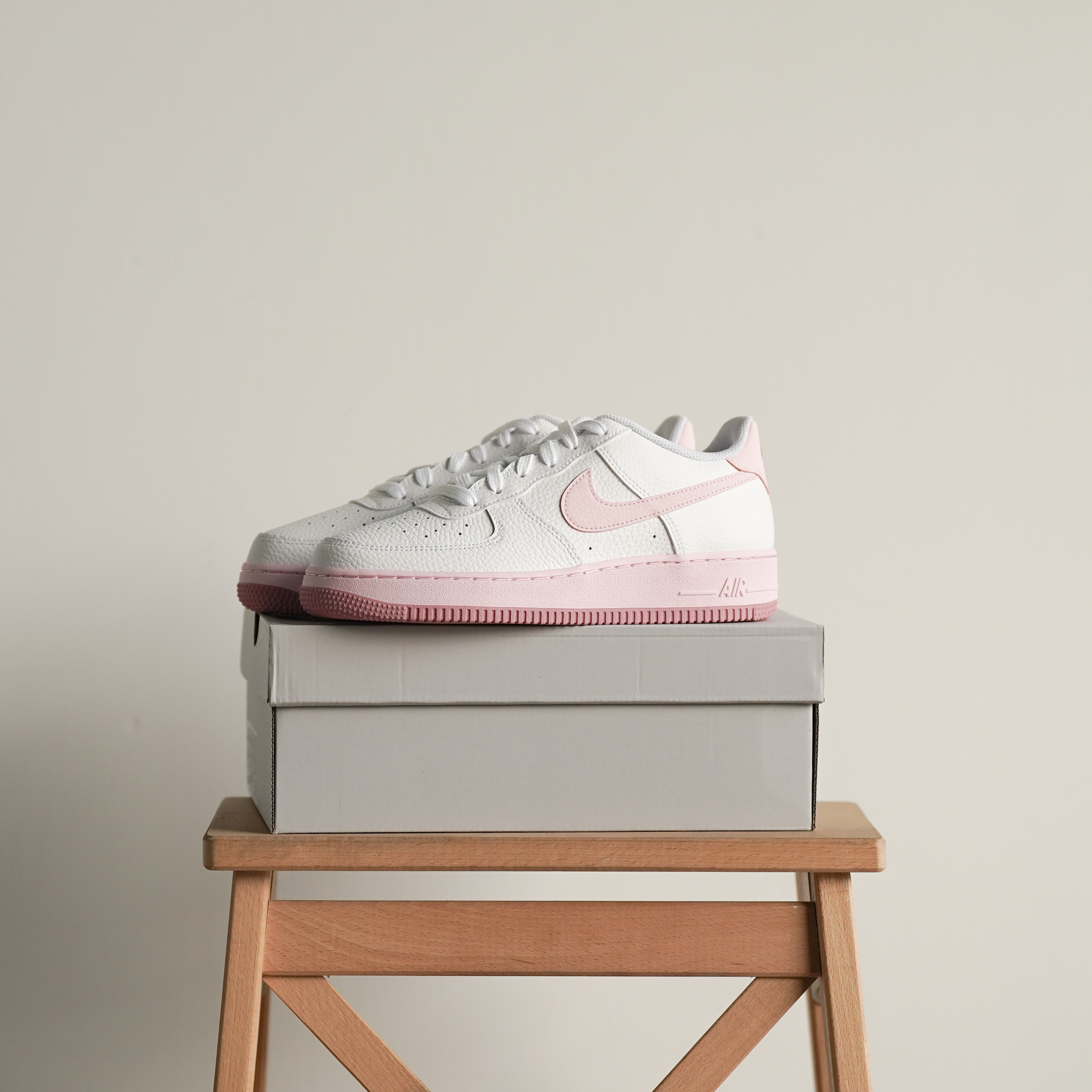 Millennial pink clearance air force 1