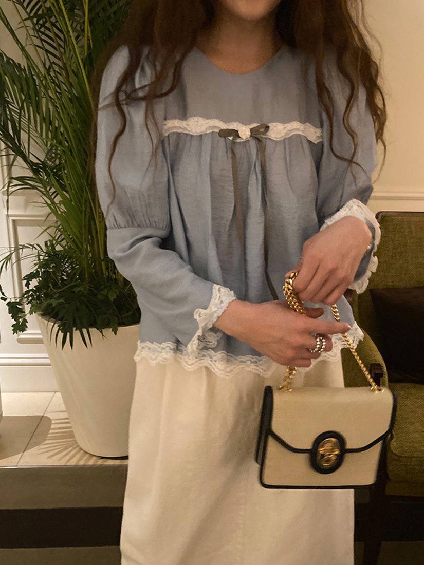 [現貨] 清新女孩蕾絲小花襯衫(天藍色)