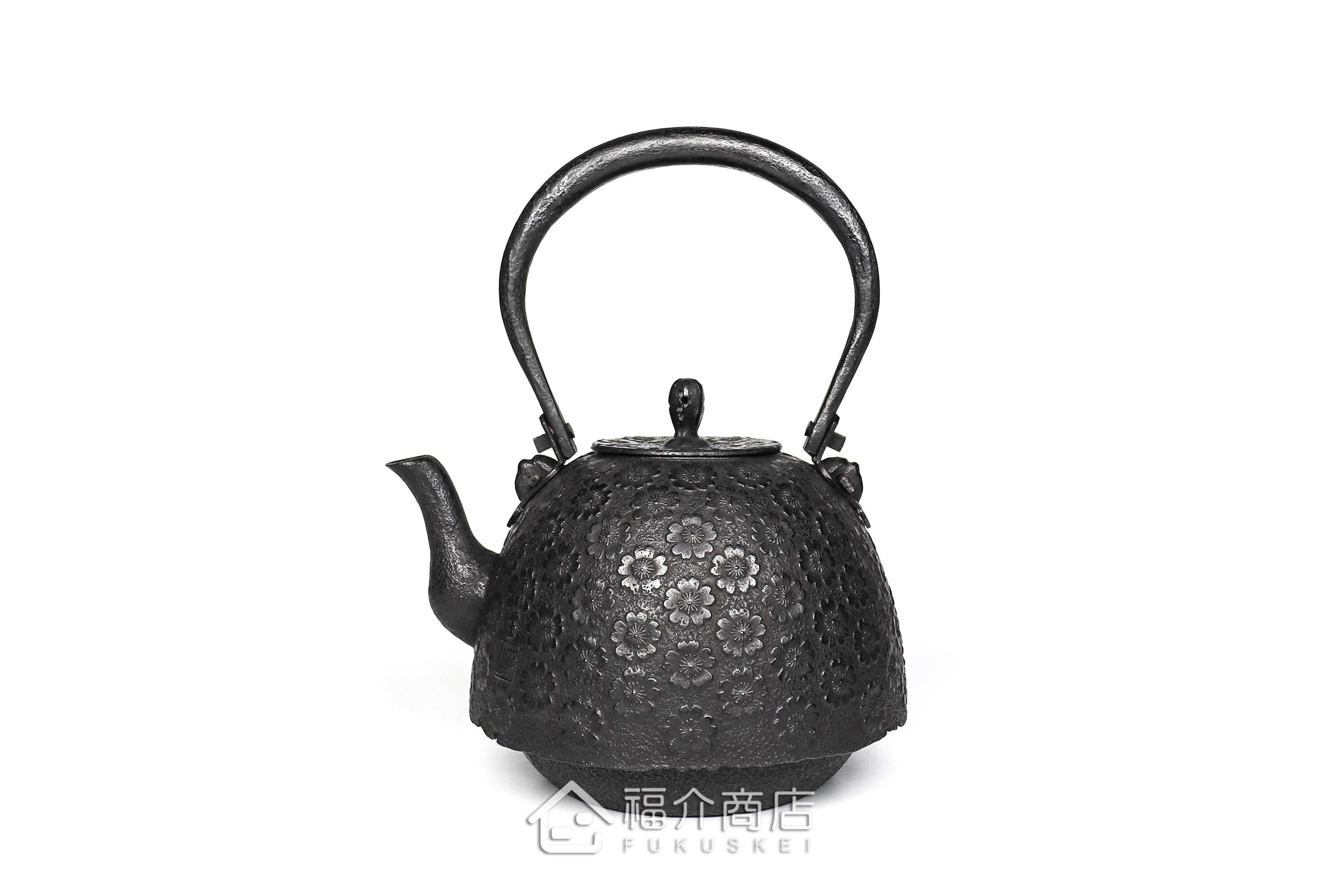 薰山工房所製作的日本鐵壺,壺身設計成櫻花圖紋