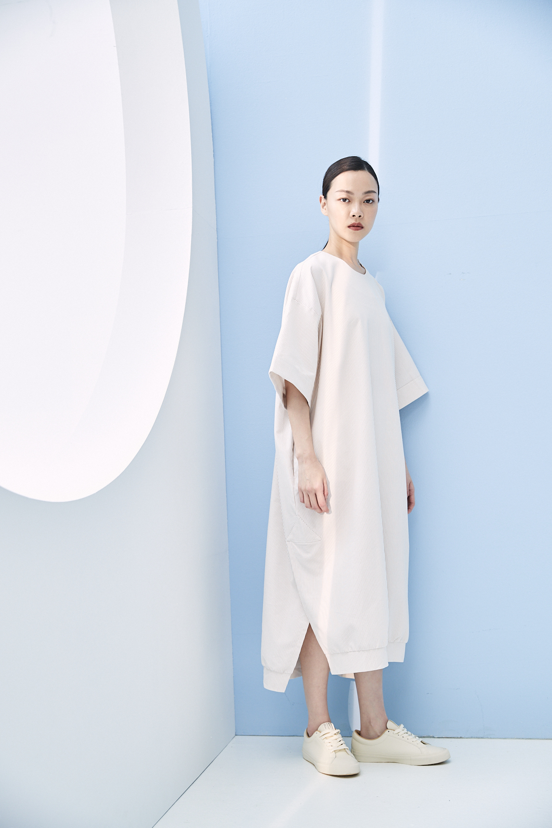 短袖側開岔洋裝