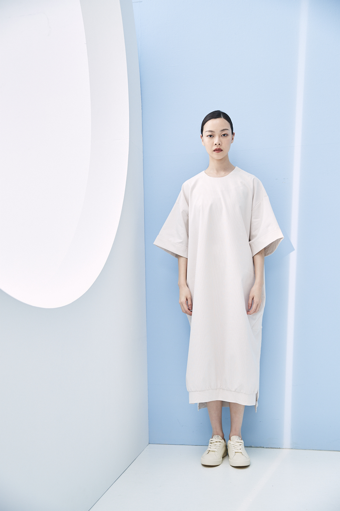 短袖側開岔洋裝